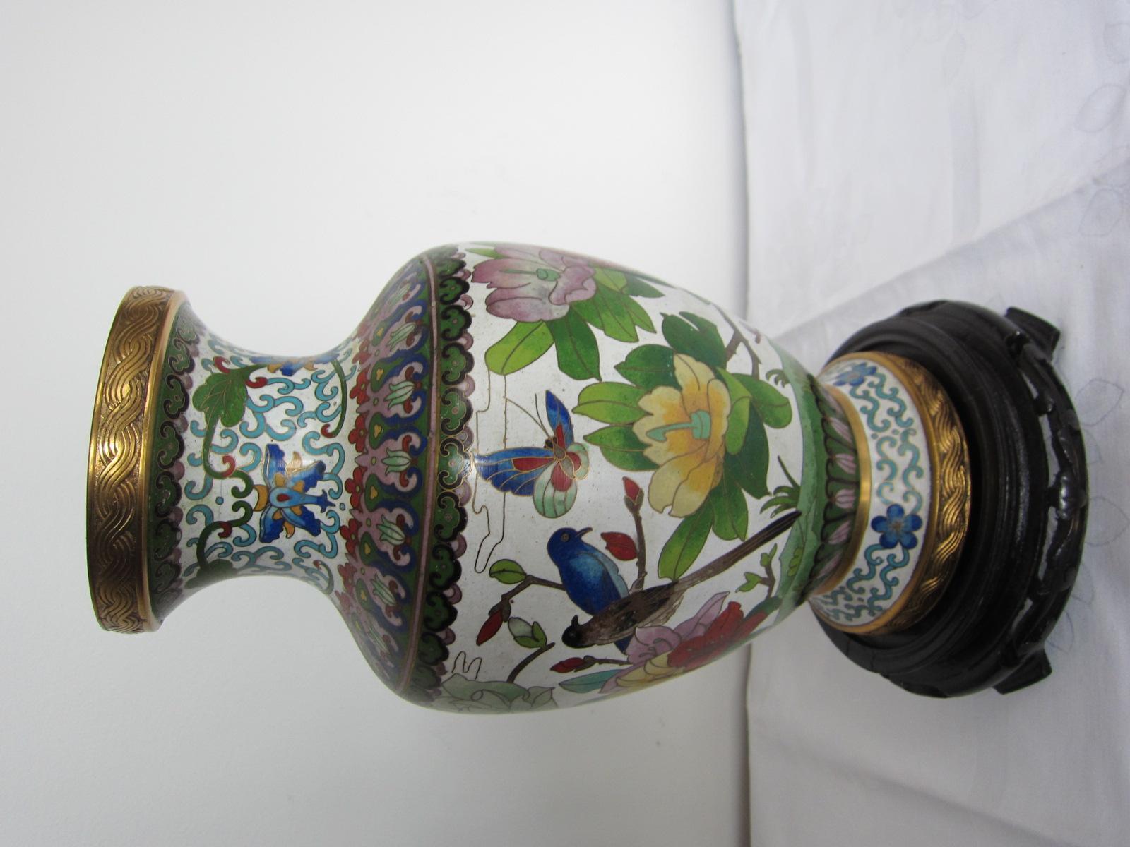 Europeo Vaso cinese in ottone cloisonné in vendita