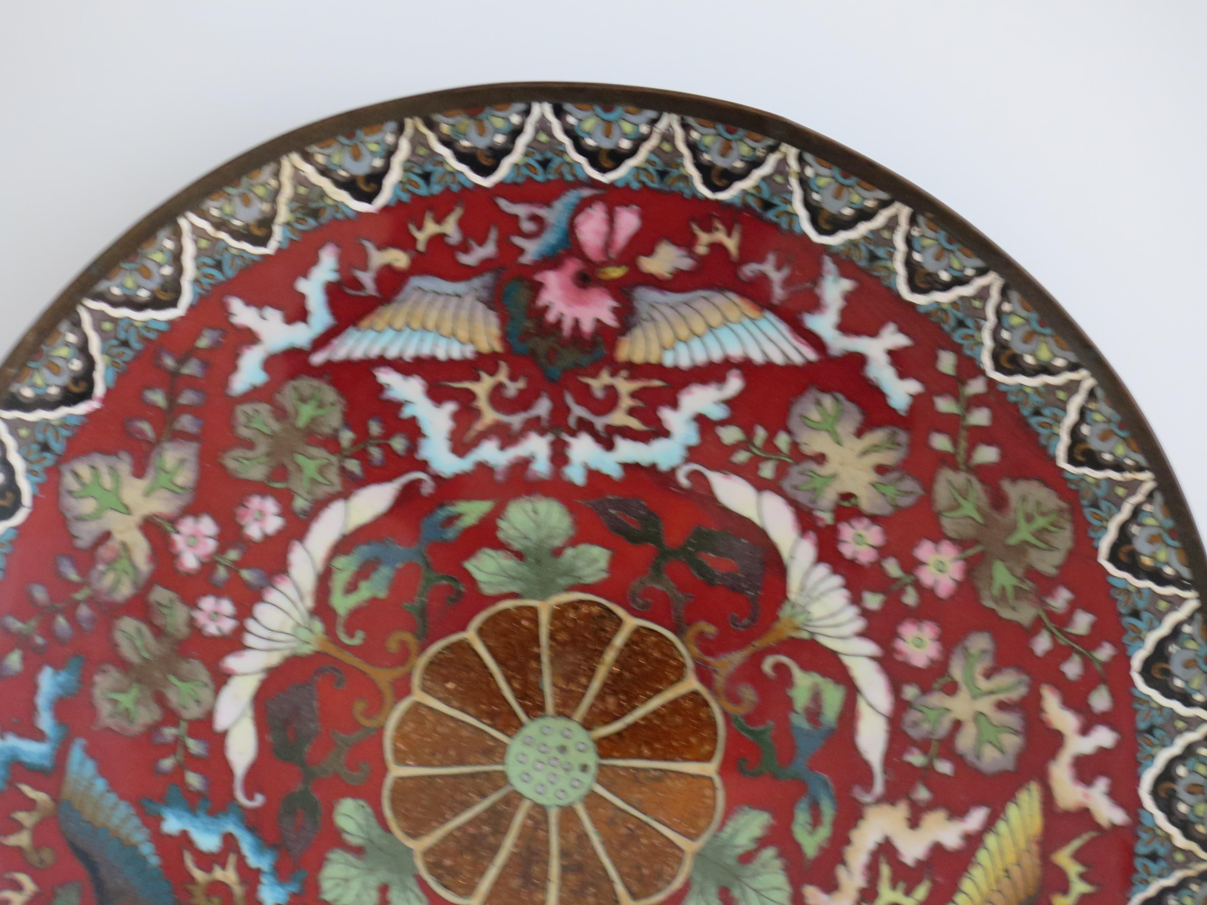 Chinesisch Cloisonné Charger oder große Platte feines Detail, Mitte des 19. (19. Jahrhundert) im Angebot