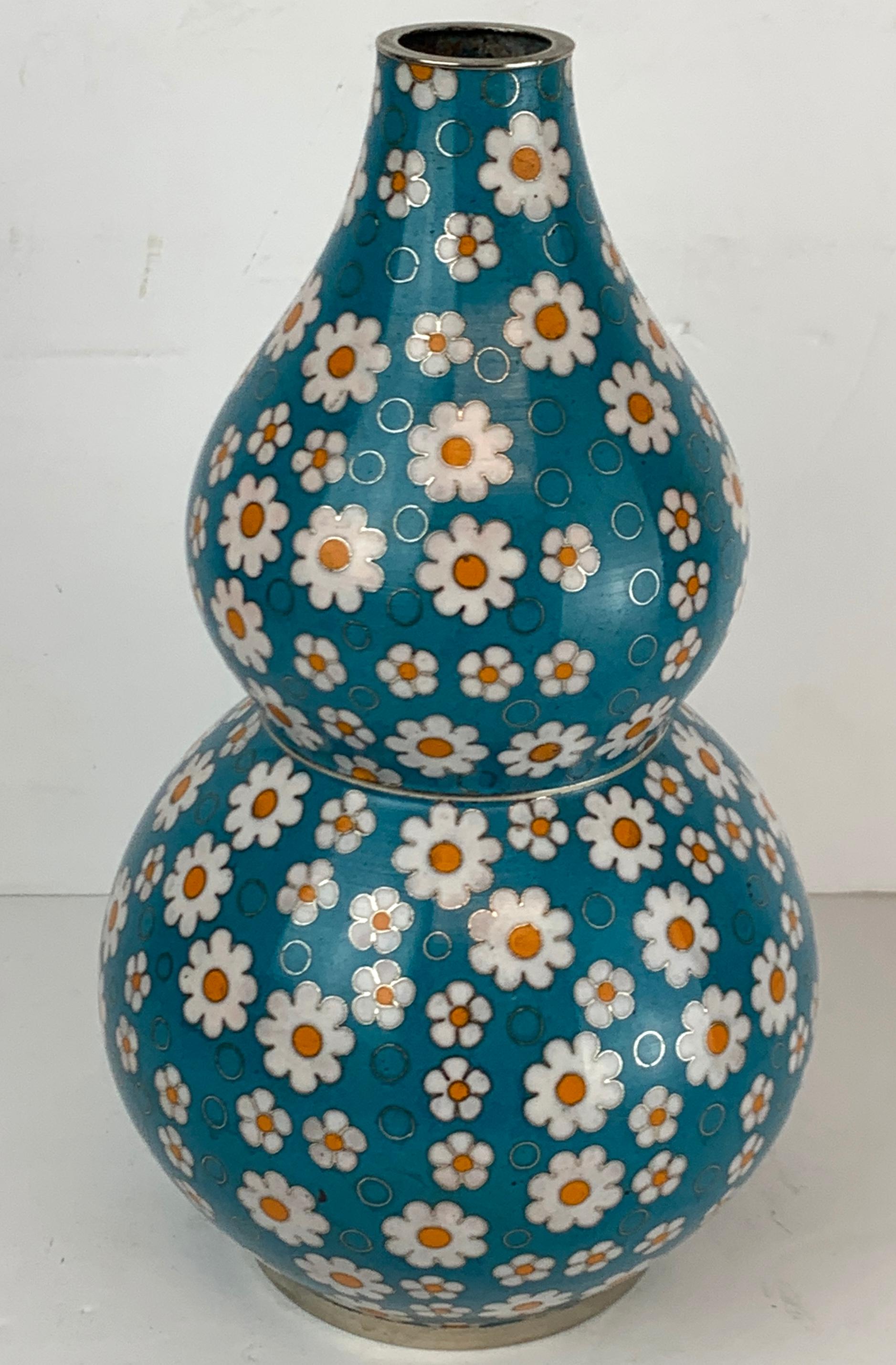 Chinese Cloisonné Daisy Motif Double Gourd Vases Attributed, Fabienne Jouvine In Good Condition In West Palm Beach, FL