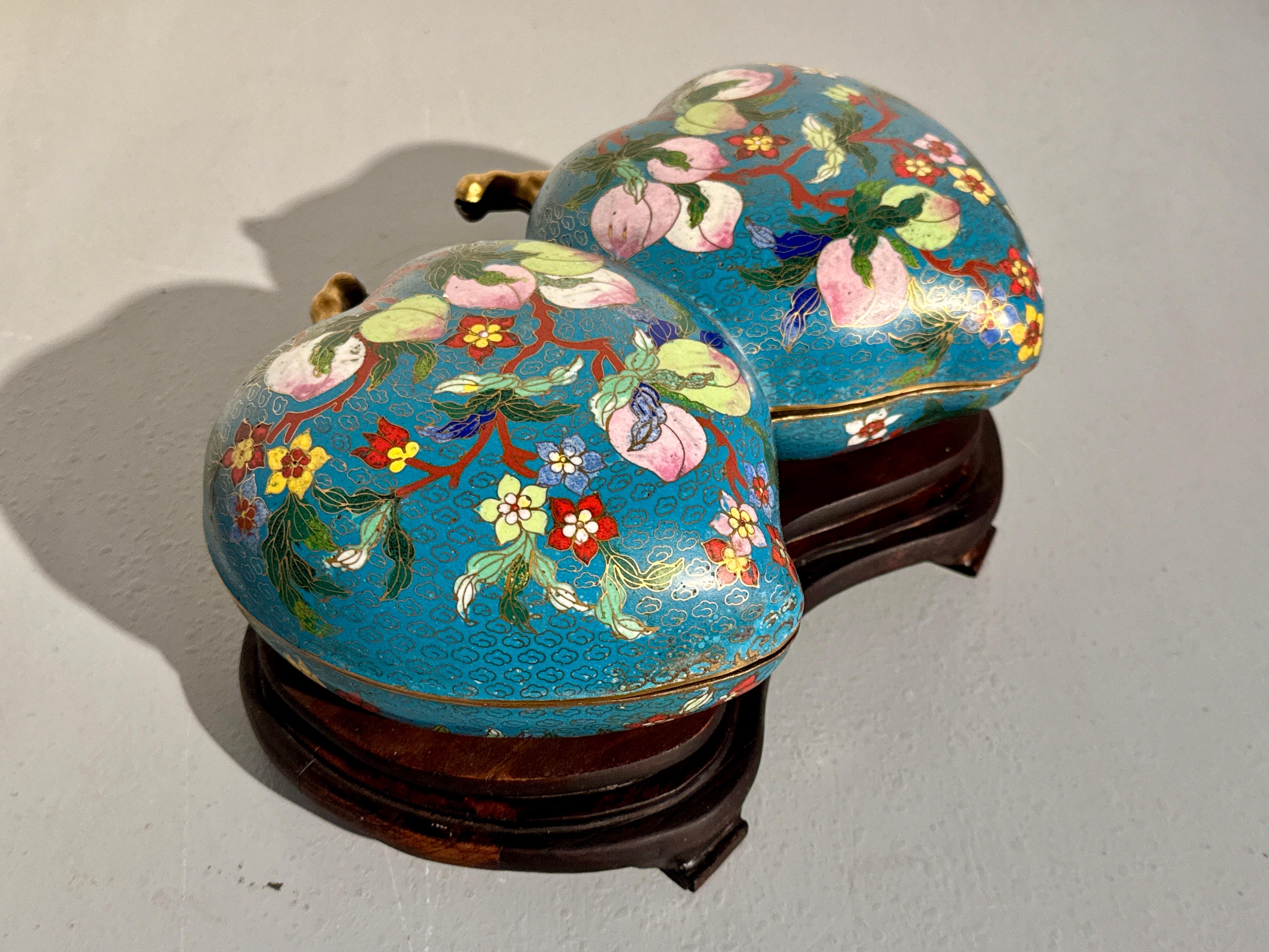 Chinese Cloisonne Double Peach Box, Republic Period, early 20th century, China For Sale 3