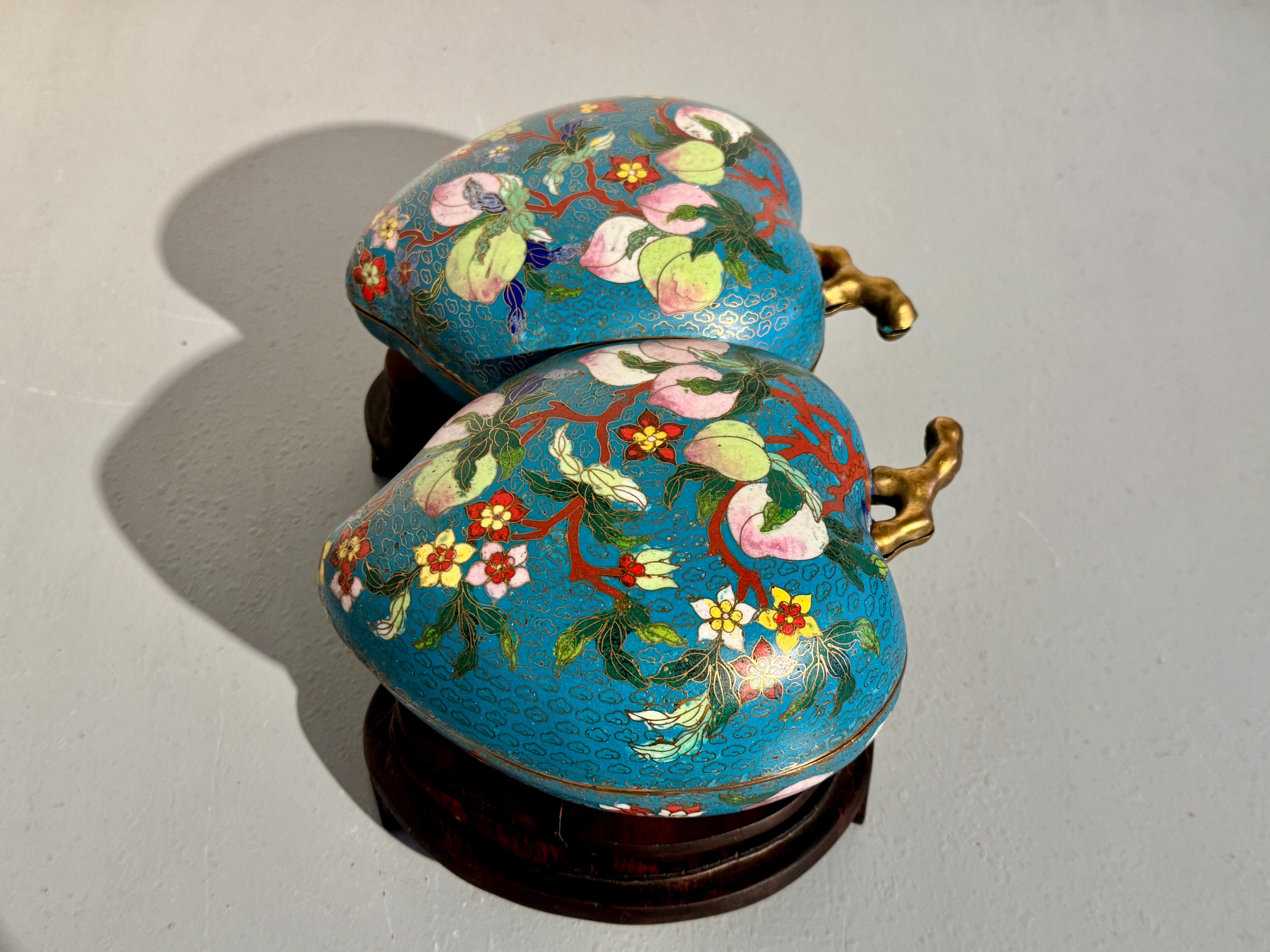Chinese Cloisonne Double Peach Box, Republic Period, early 20th century, China For Sale 5