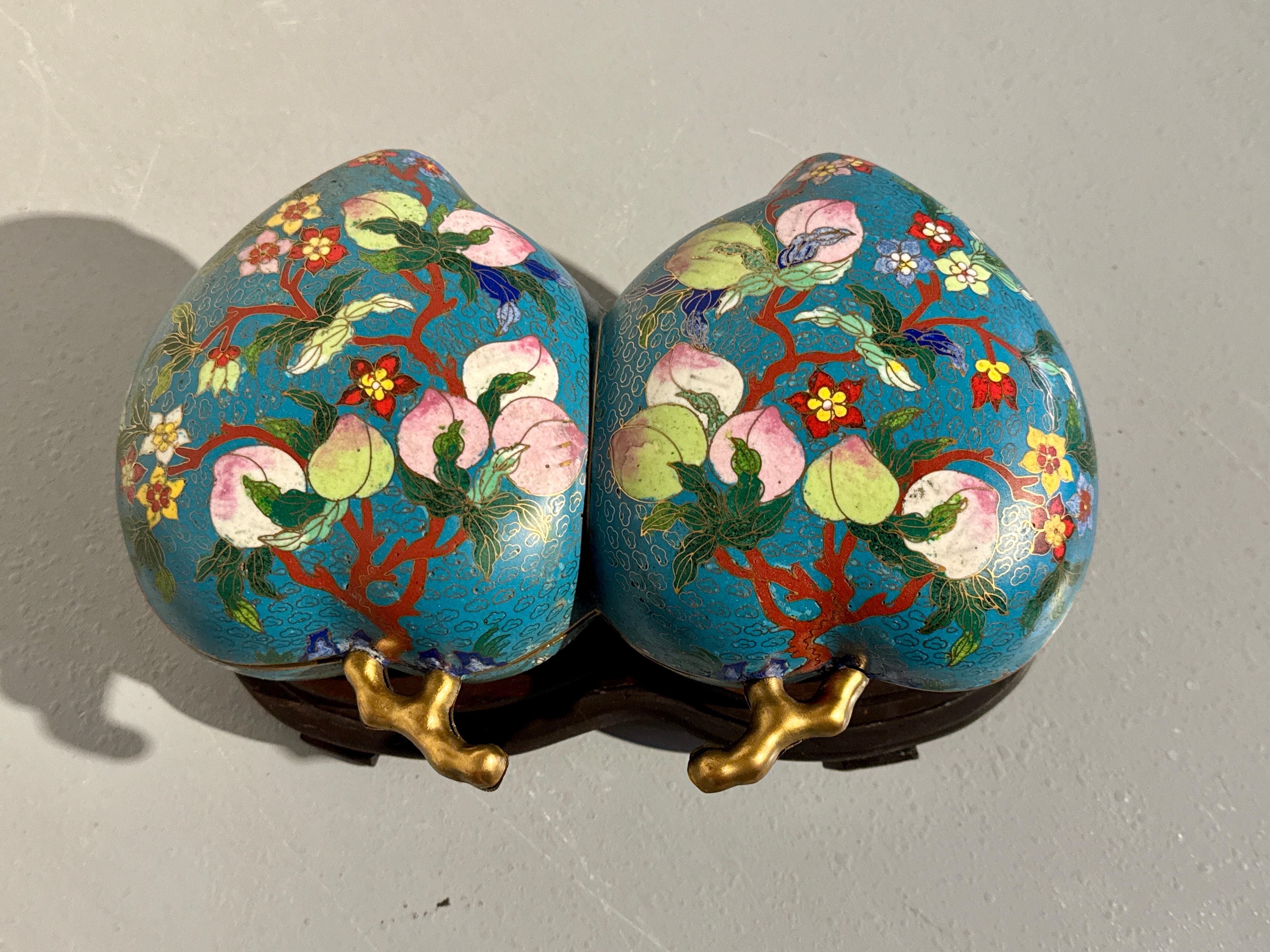 Qing Chinese Cloisonne Double Peach Box, Republic Period, early 20th century, China For Sale