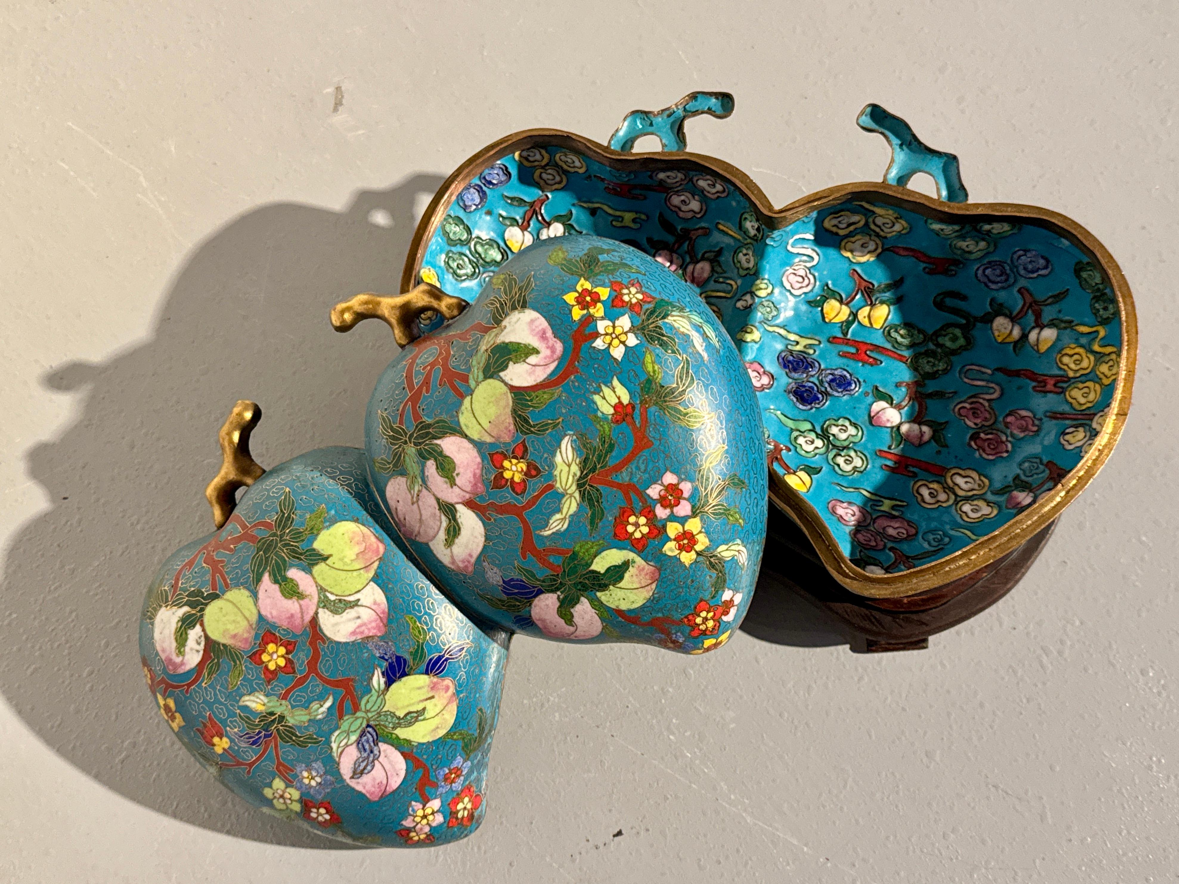 Chinese Cloisonne Double Peach Box, Republic Period, early 20th century, China In Good Condition For Sale In Austin, TX