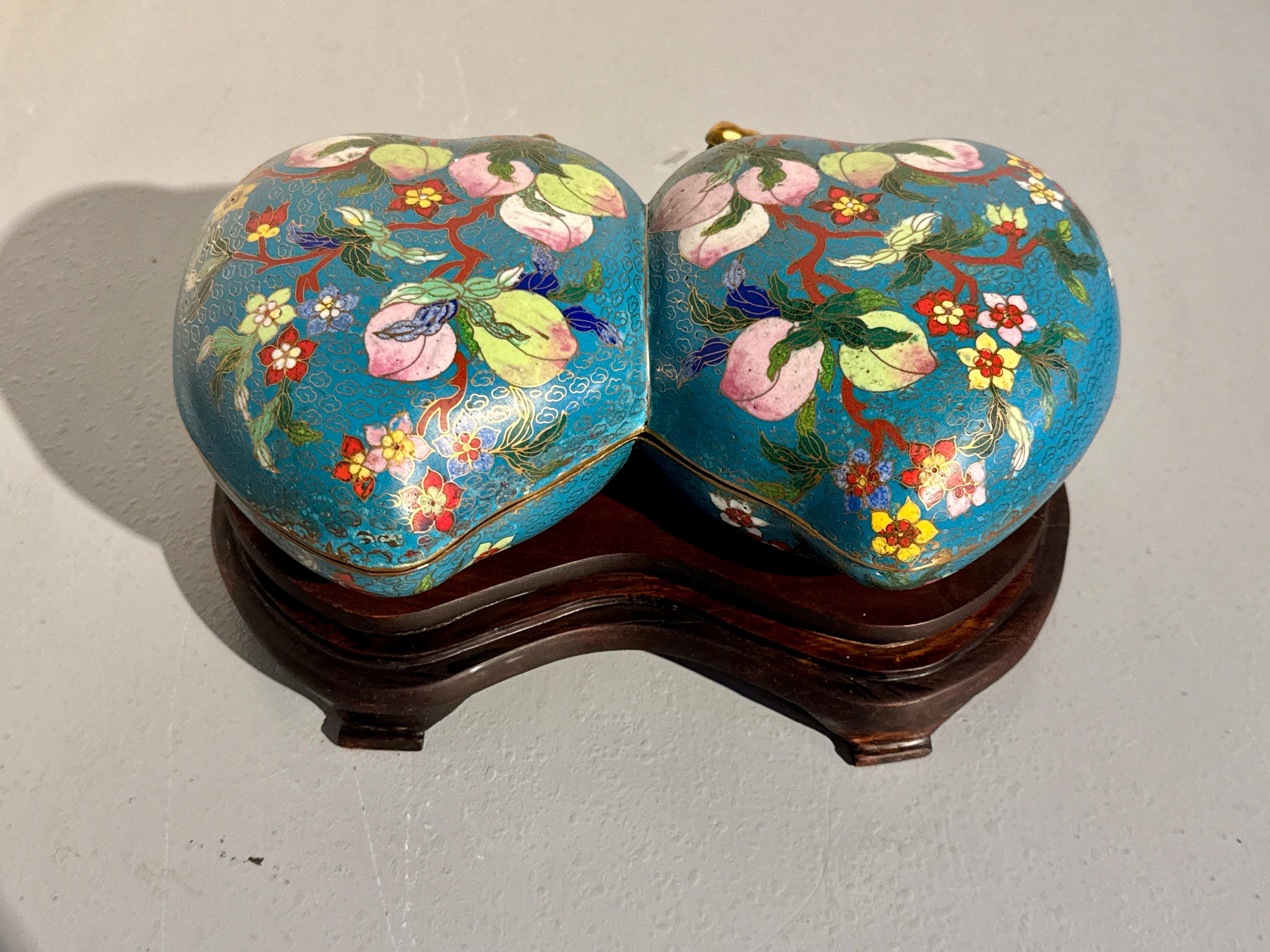Chinese Cloisonne Double Peach Box, Republic Period, early 20th century, China For Sale 2