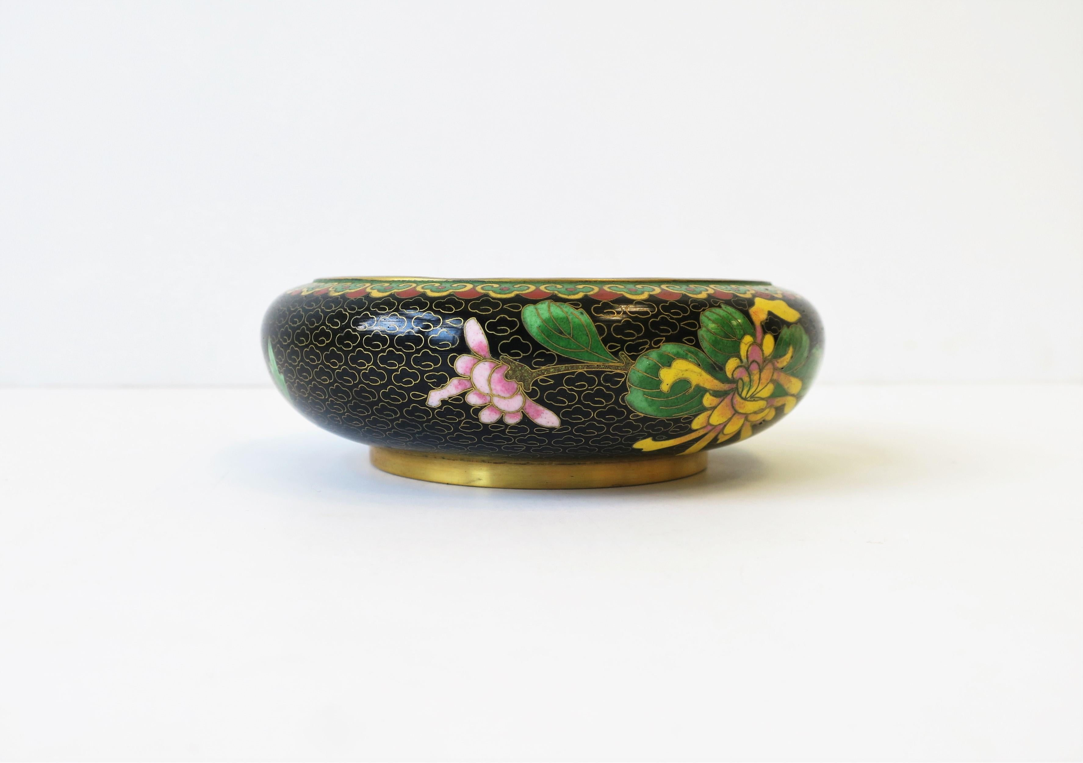 Cloisonné Enamel and Brass Bowl with Flowers and Birds In Good Condition For Sale In New York, NY