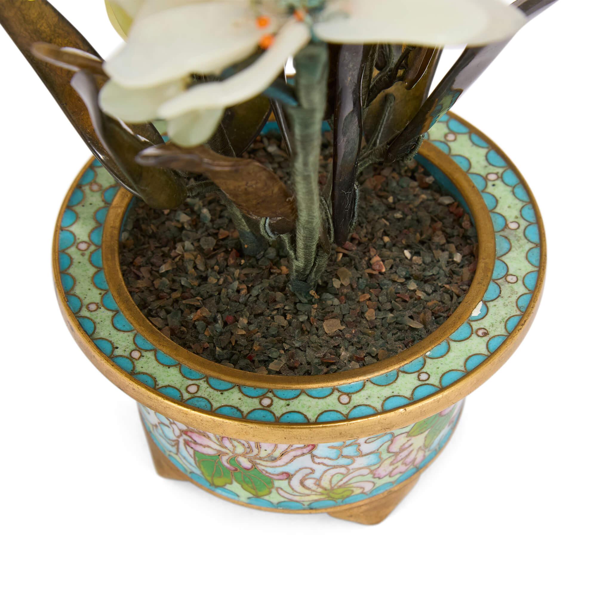 Modello di fiore cinese in smalto cloisonné e pietra dura In condizioni buone in vendita a London, GB