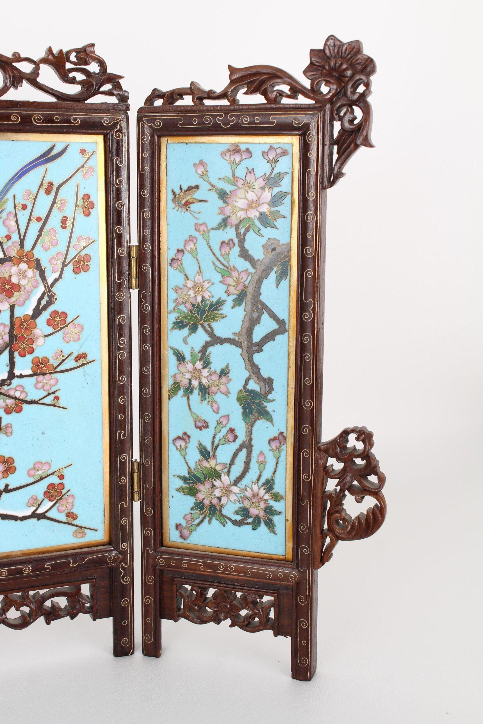 Chinese Cloisonne Enamel and Hardwood Table Screen with Birds Motif In Good Condition In New York, NY