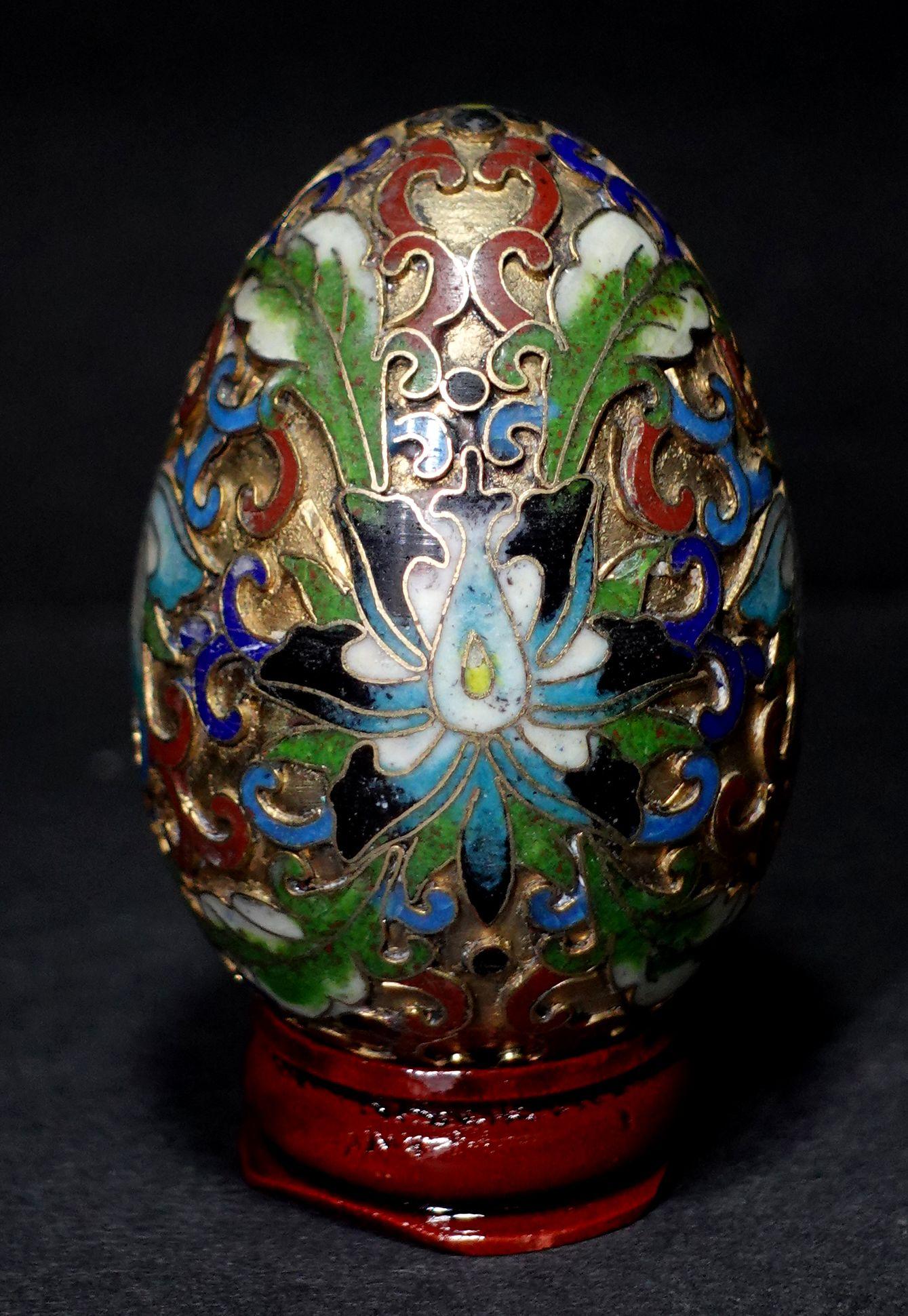 Presenting a beautiful Chinese cloisonné enamel egg depicting flora theme with a wood stand, early 20th century. #5