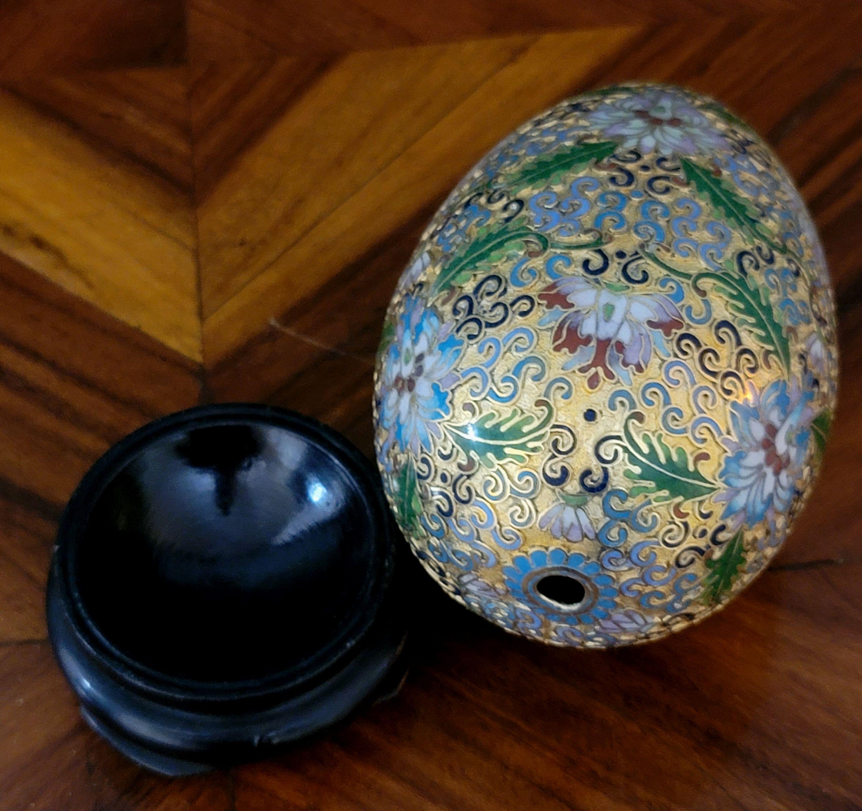 Cloissoné Chinese Cloisonné Enamel Egg with Wood Stand, Early 20 Century