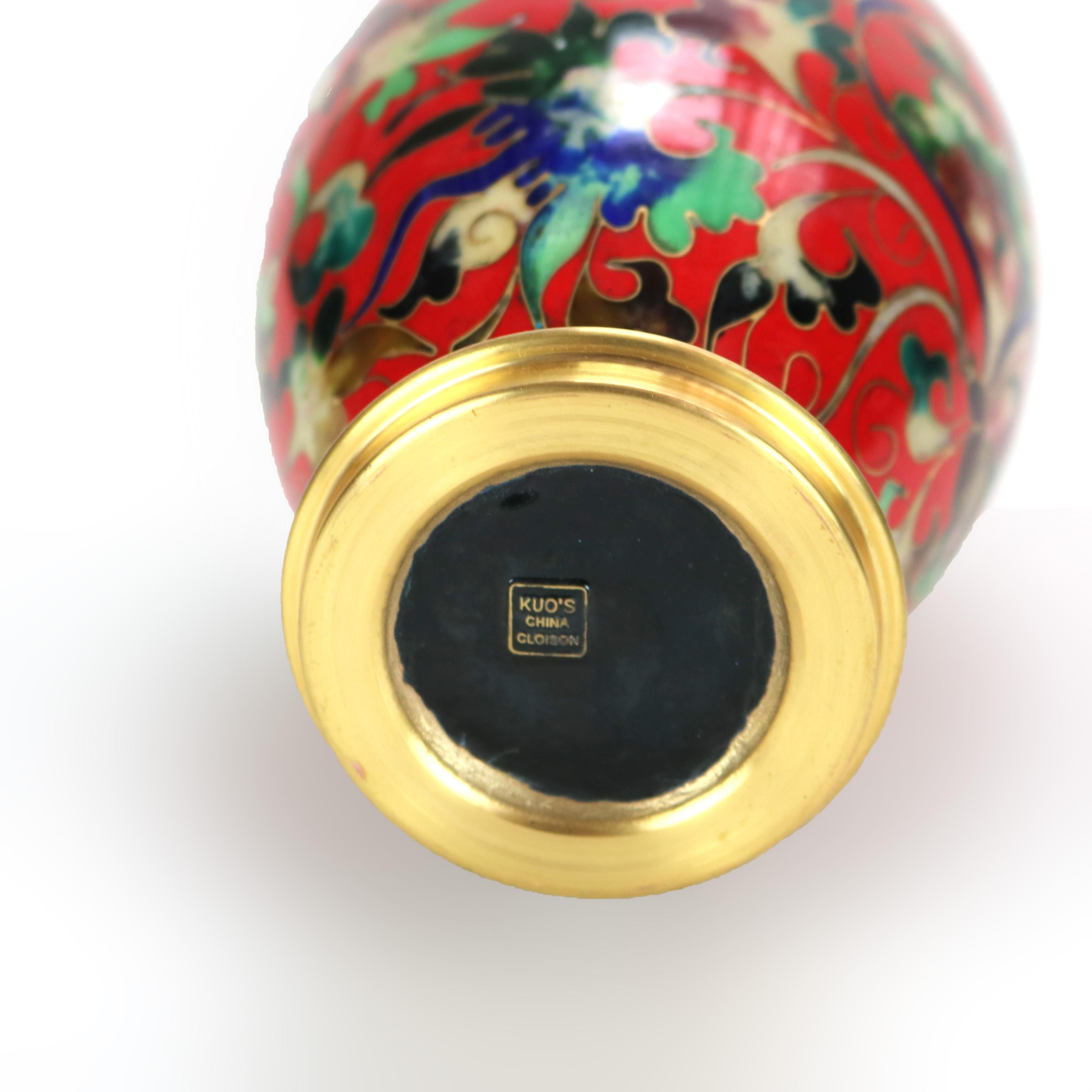 Vaso cinese smaltato in cloisonne con scena di giardino e farfalla, firmato, XX sec. in vendita 2
