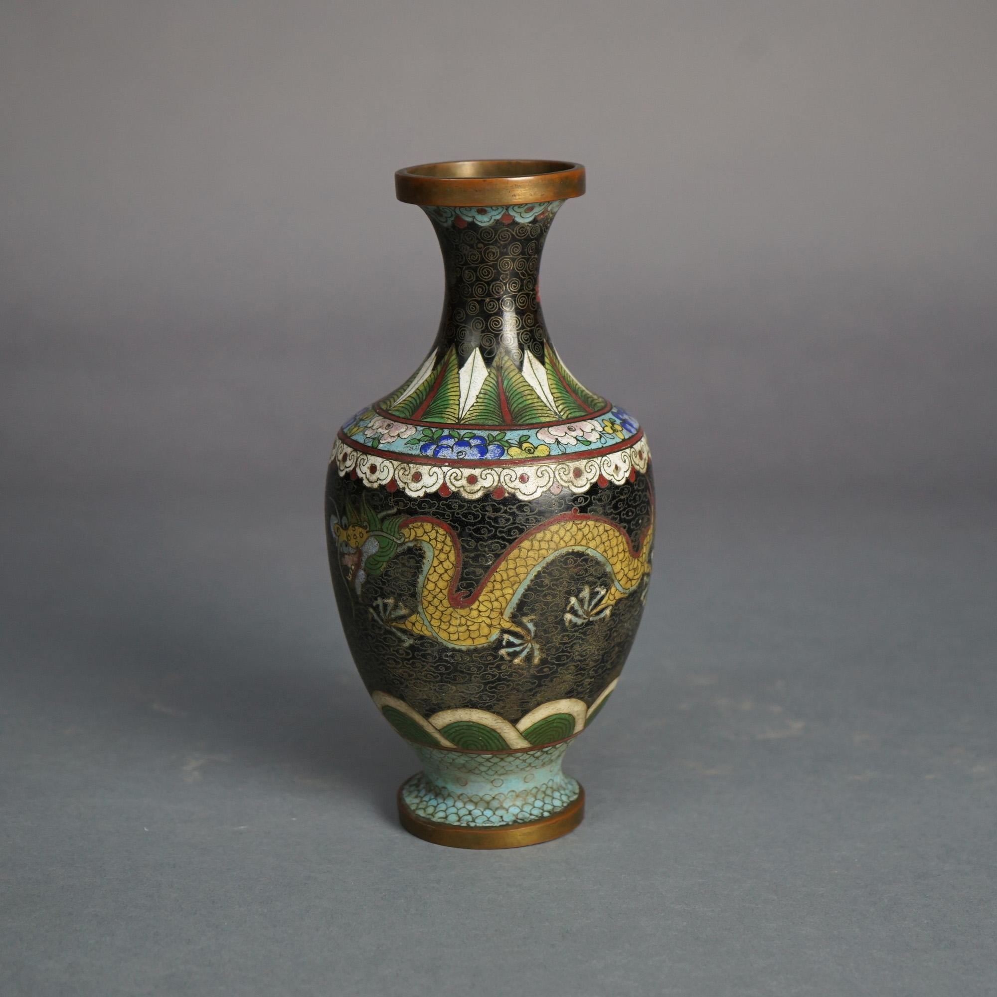 Chinesische Cloisonne emaillierte Gefäße - Drei Vasen und drei Kanister C1920 (20. Jahrhundert) im Angebot