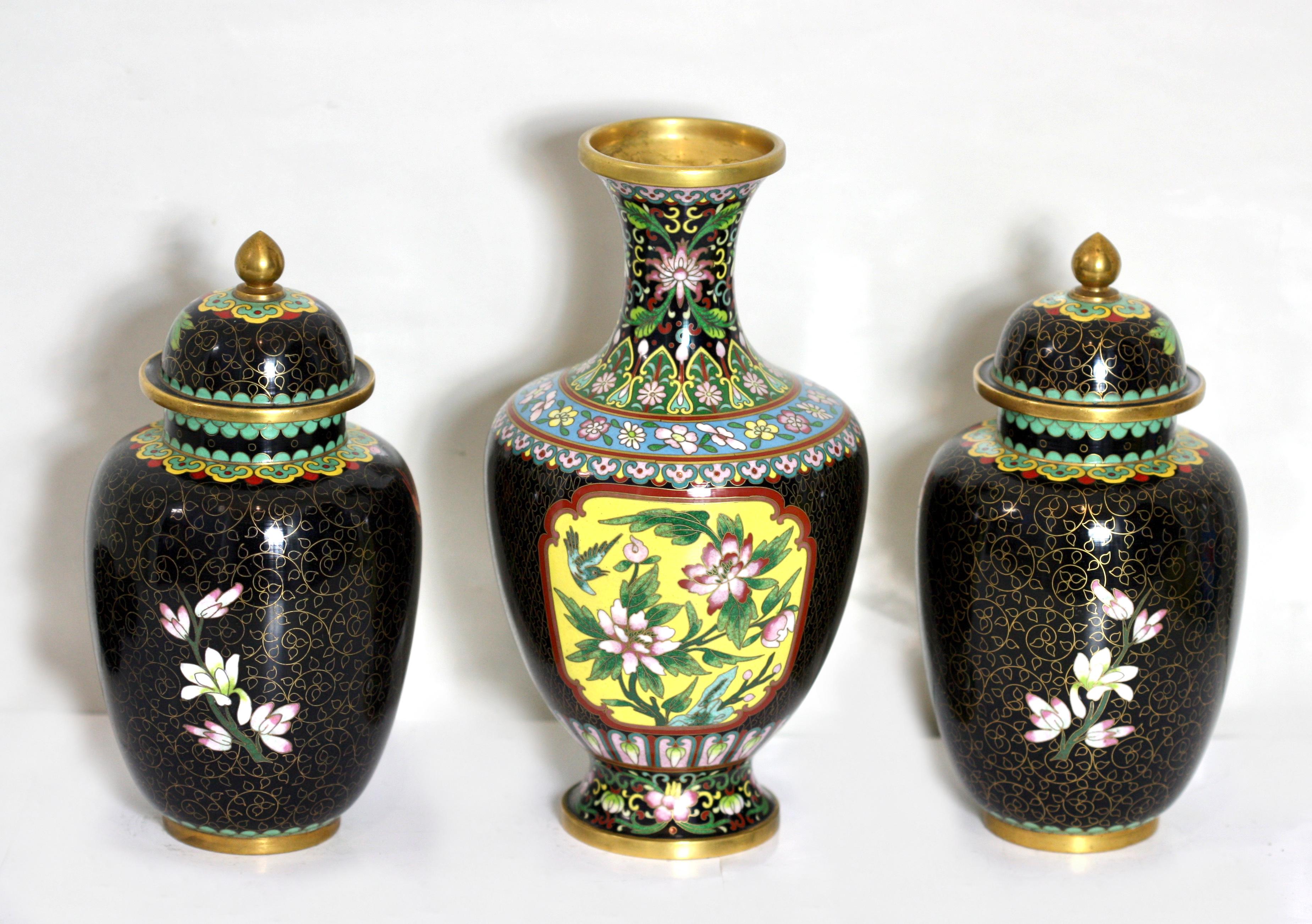 Chinese cloisonne garniture set For Sale 4