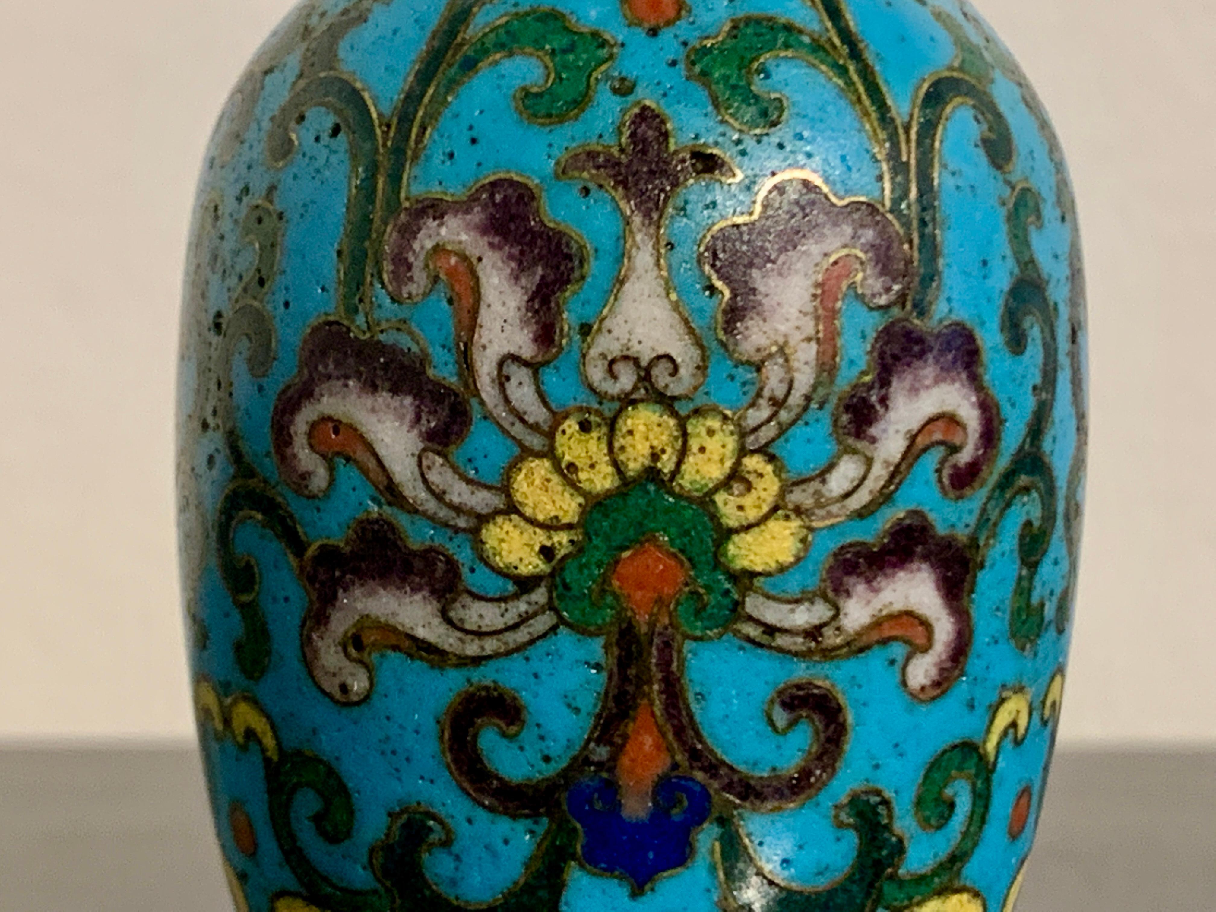 Chinesische Cloisonné-Vase für Räucherstäbchen, Qing Dynasty, 18./19. Jahrhundert, China (Kupfer) im Angebot