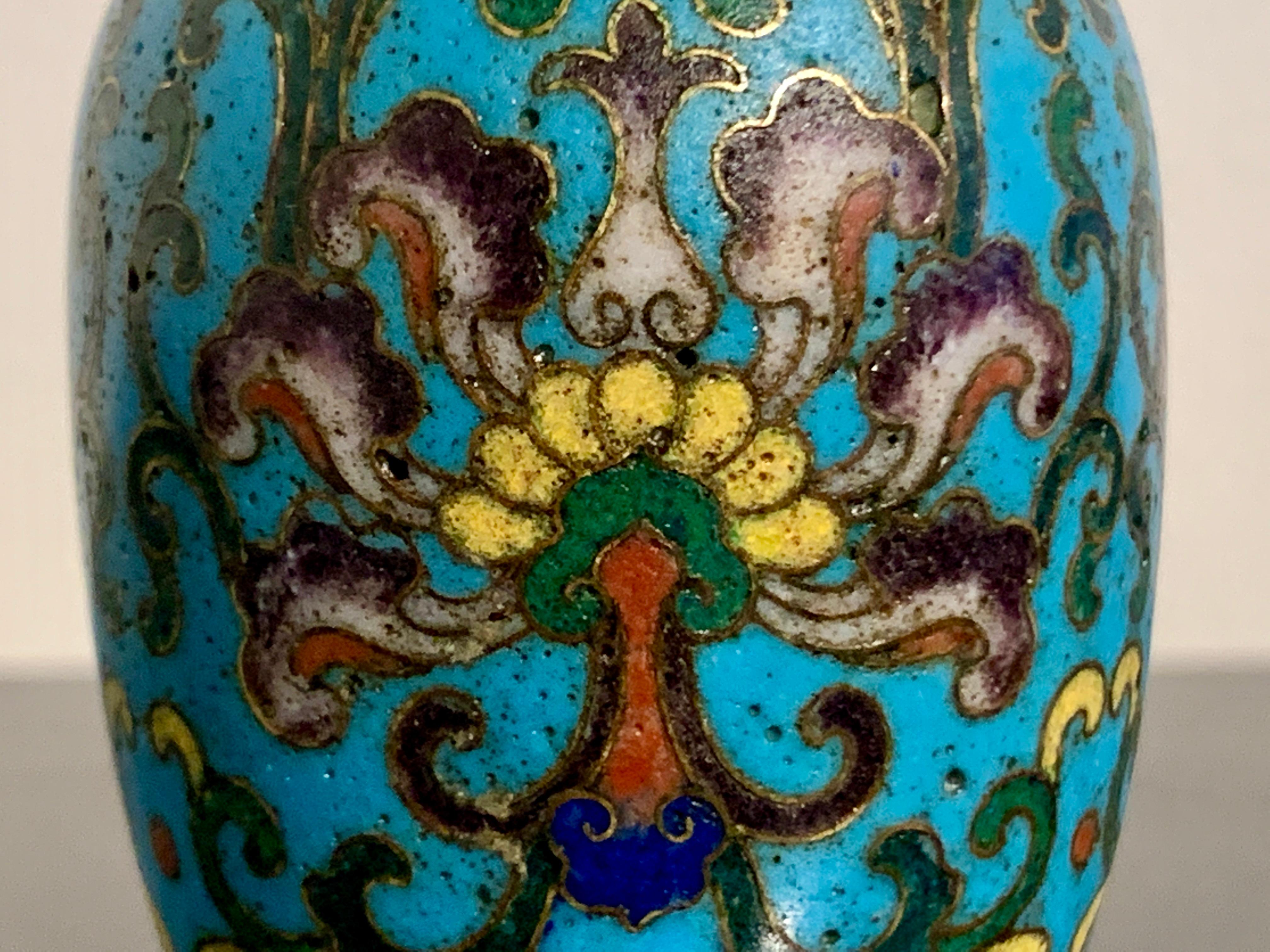 Chinese Cloisonne Incense Tool Vase, Qing Dynasty, 18th/19th Century, China In Good Condition For Sale In Austin, TX