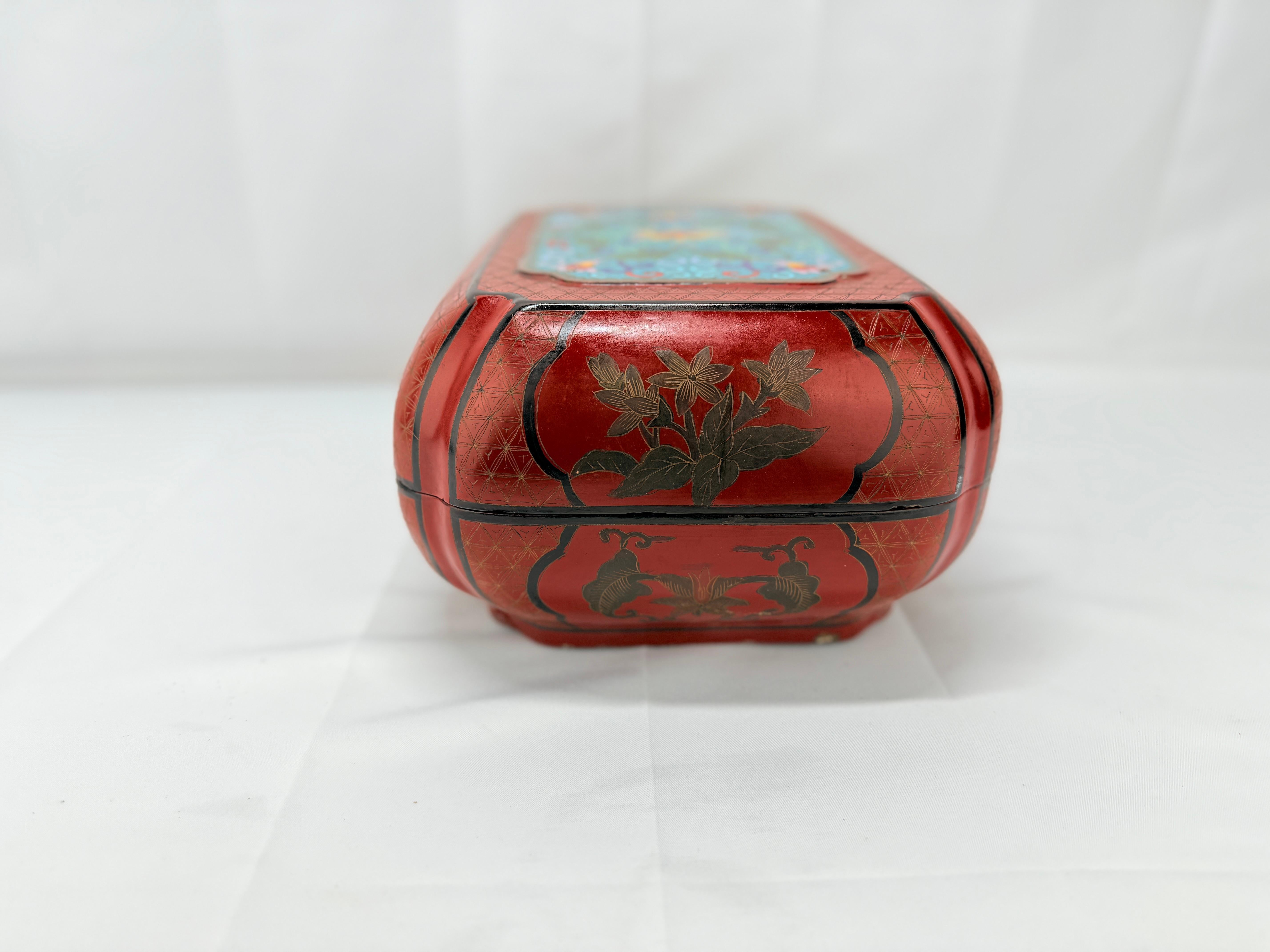 Caja china de cloisonné montada en laca roja y negra en Bueno estado para la venta en Atlanta, GA