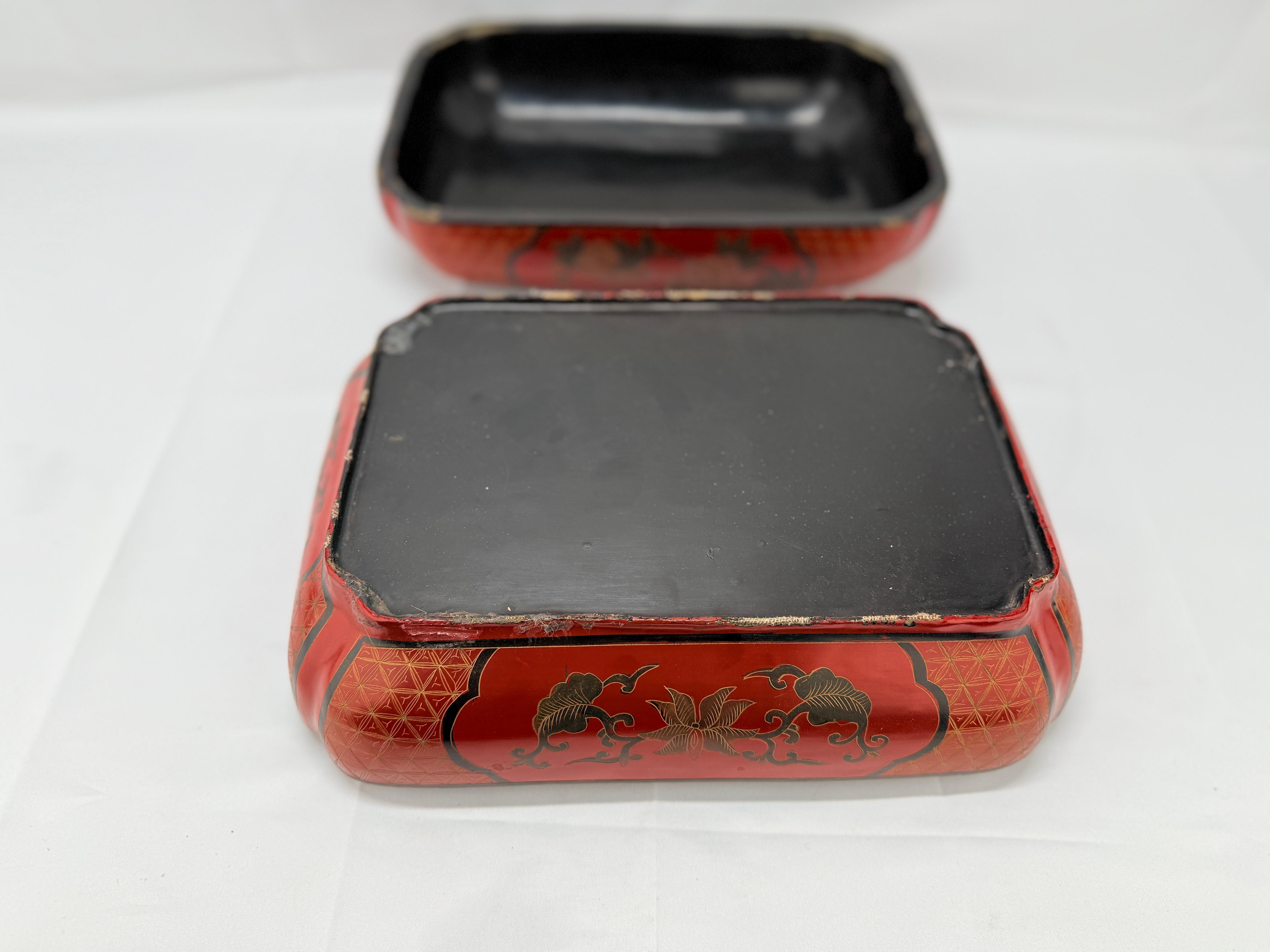 Caja china de cloisonné montada en laca roja y negra en venta 2
