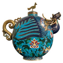 Tetera o jarra de vino china con cabeza de fénix de cloisonné, mediados del siglo XX, China