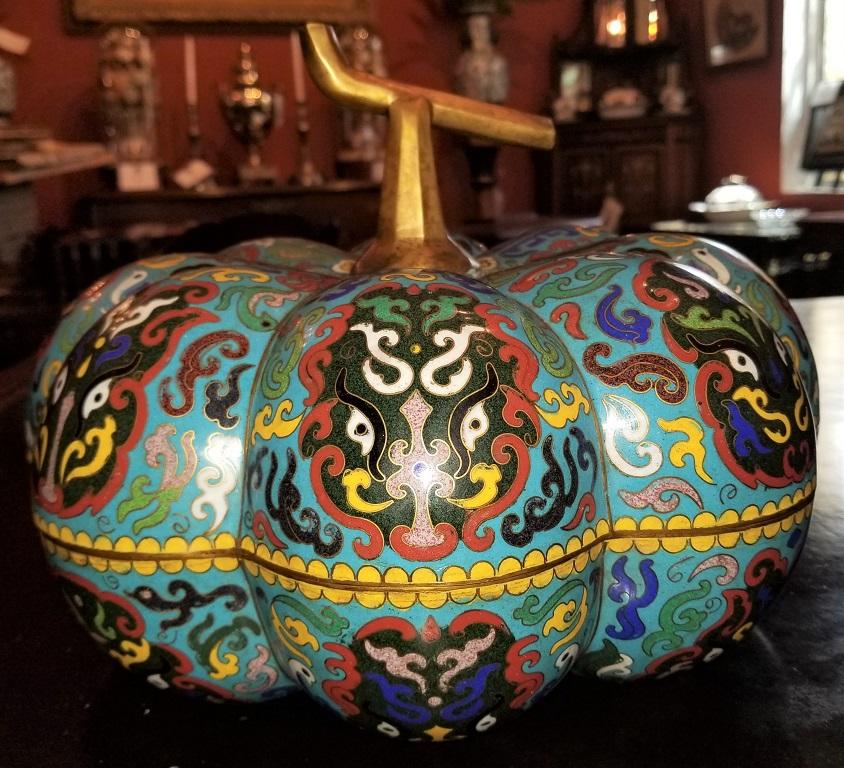 Presenting a beautiful and very high quality large Chinese cloisonne pumpkin lidded box.

Early 20th century, circa 1910–1920.

Probably Chinese. Unmarked.

STUNNING cloisonne work with enameled floral and dragon motifs. Gorgeous turquoise,