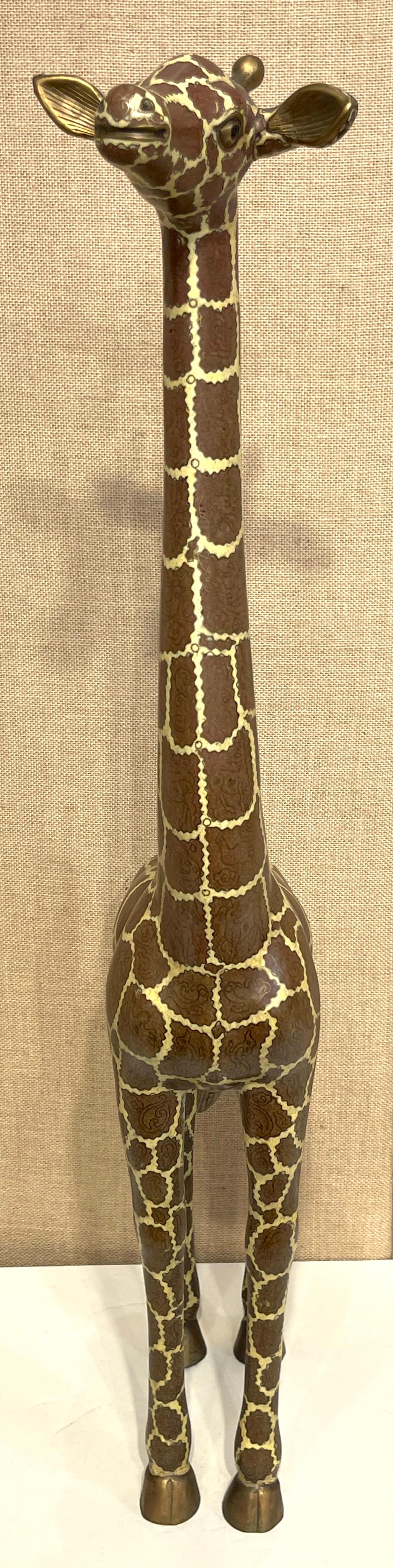Sculpture chinoise cloisonnée représentant une girafe d'Afrique de l'Ouest debout 8