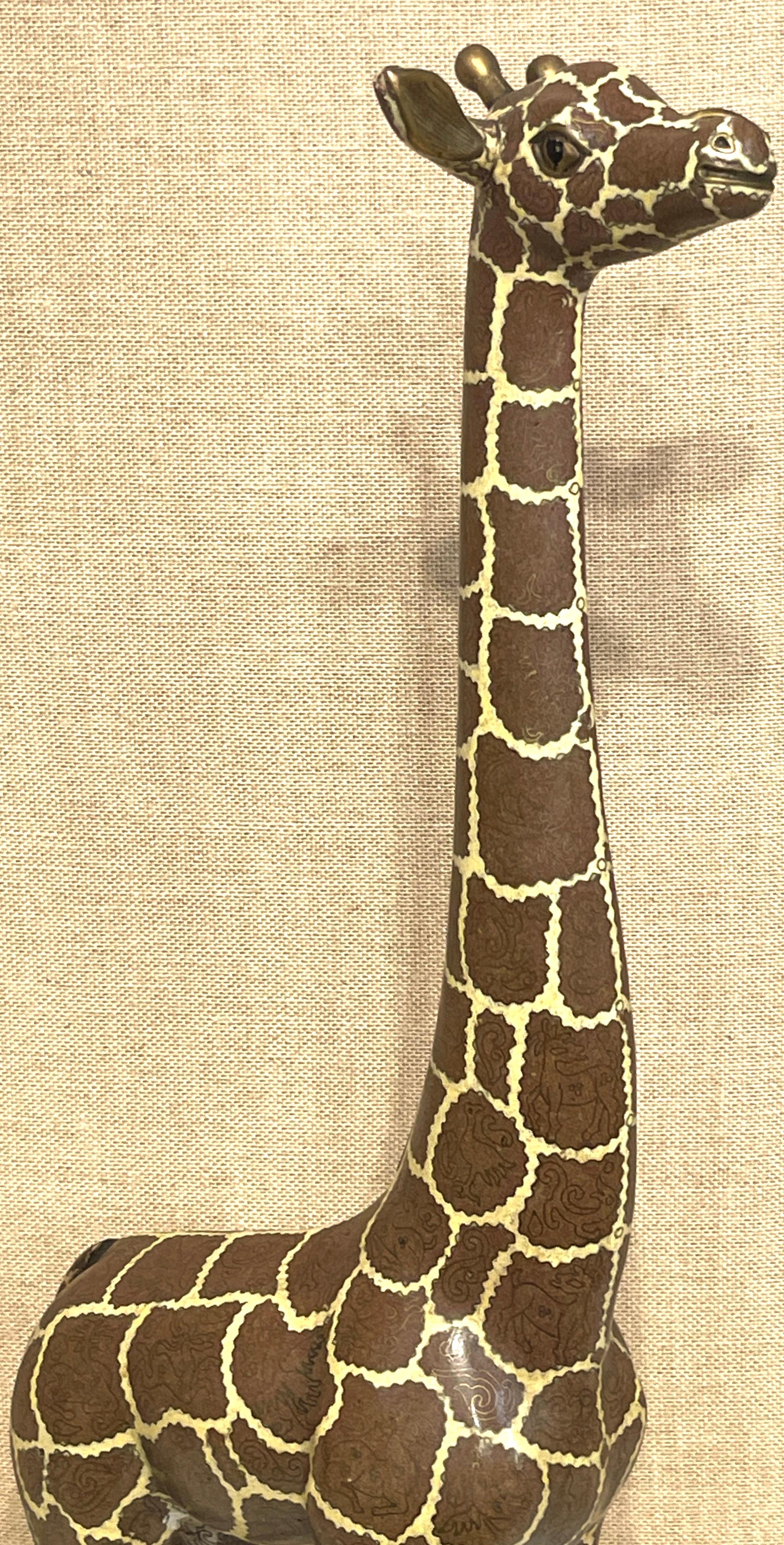 Exportation chinoise Sculpture chinoise cloisonnée représentant une girafe d'Afrique de l'Ouest debout
