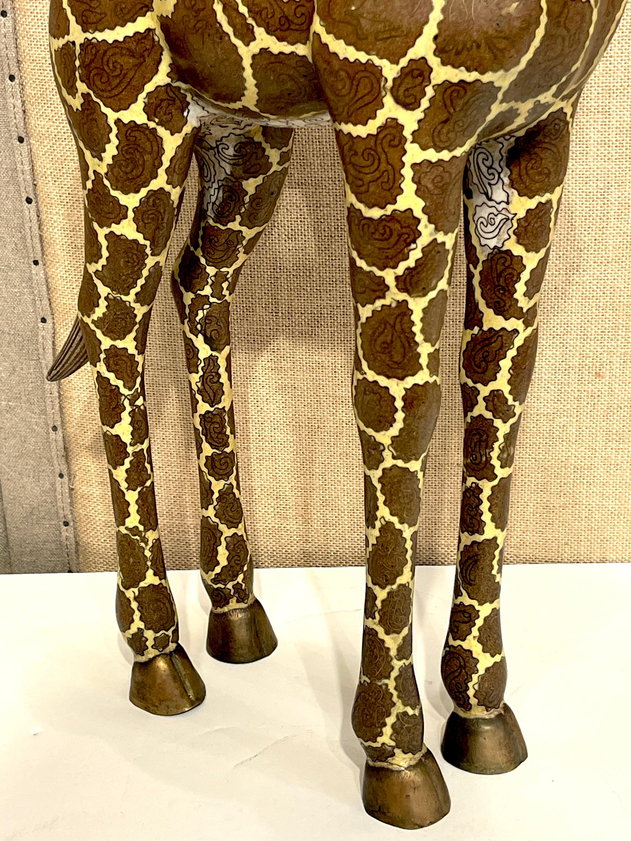Chinois Sculpture chinoise cloisonnée représentant une girafe d'Afrique de l'Ouest debout