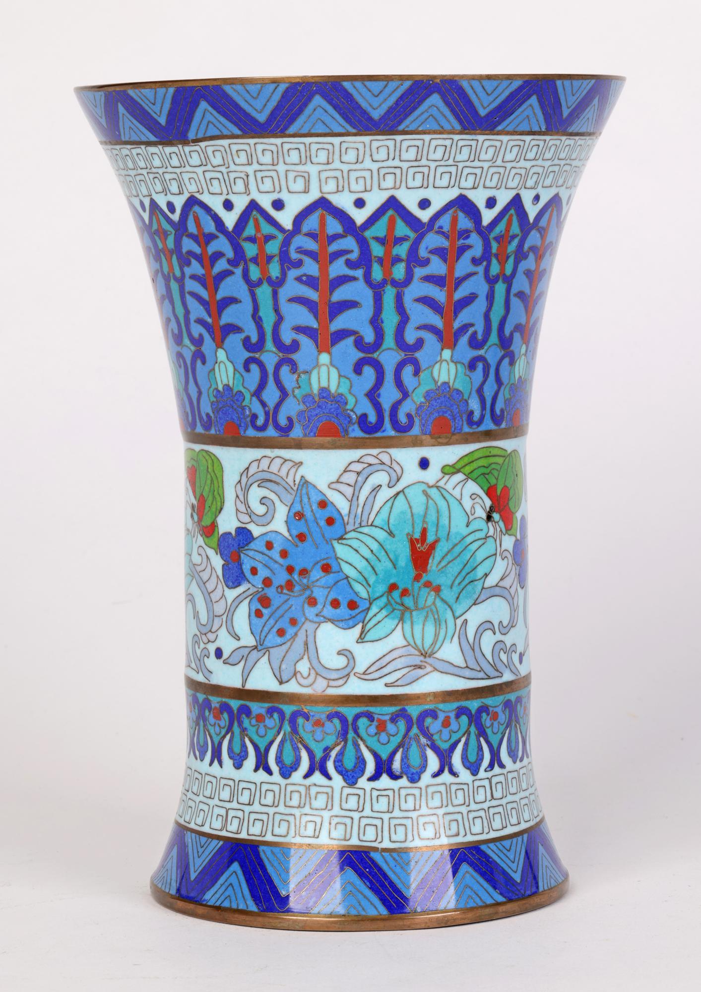 Laiton Vase chinois cloisonné en forme de trompette à motifs floraux bleus