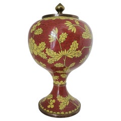 Urne ou vase à couvercle cloisonné chinois du 19e siècle Rouge avec motif floral jaune