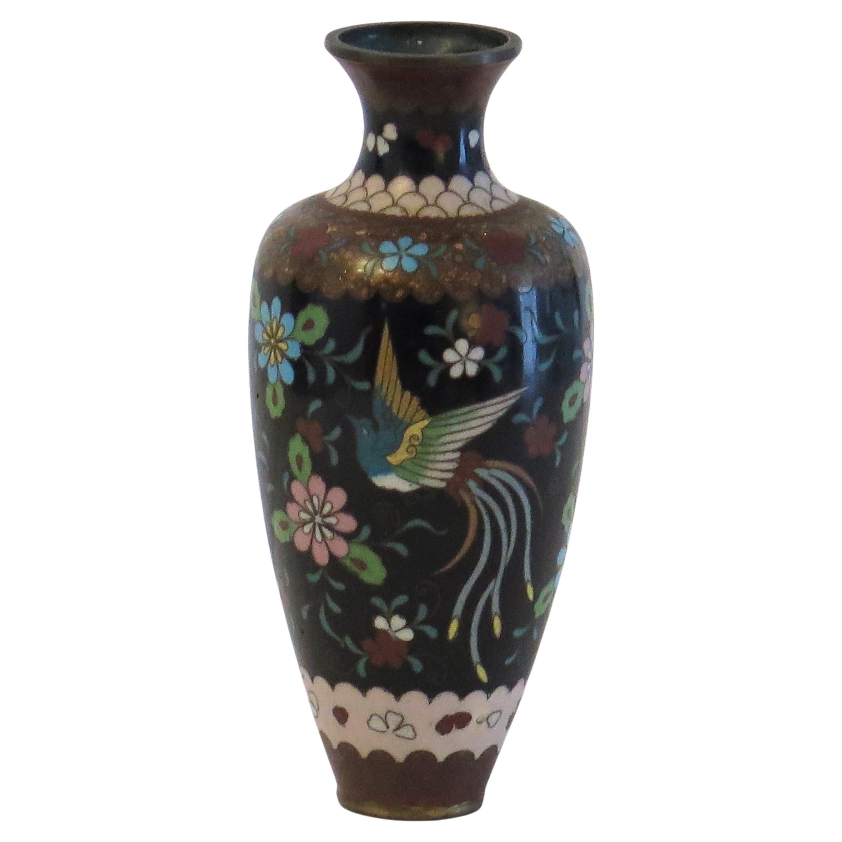 Chinesische Cloisonné-Vase auf Bronze mit Phönixen,  Qing-Dynastie des 19. Jahrhunderts 