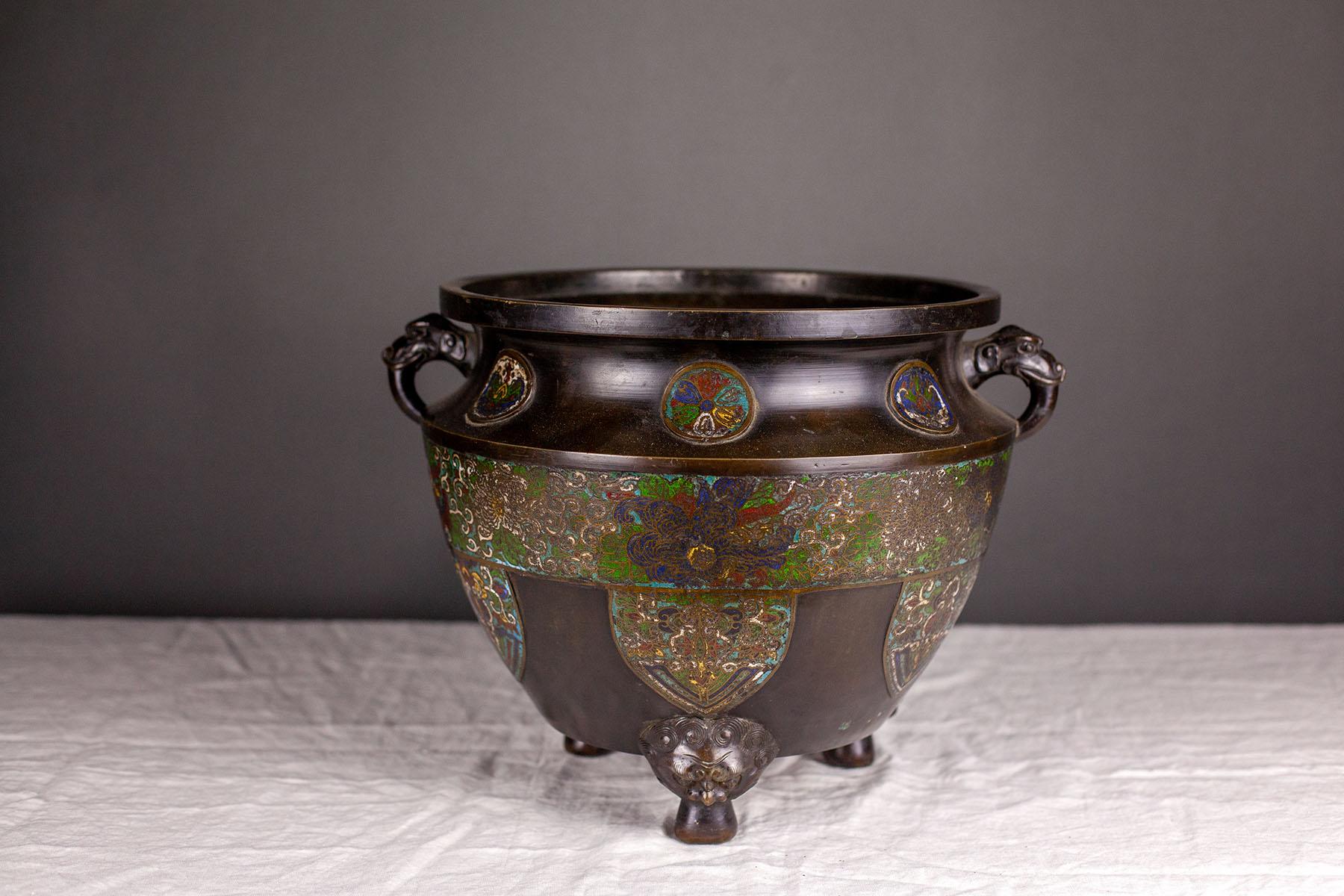 For your consideration, we presents this 1920s, cloisonné bowl.

Beautifully detailed cloisonne vessel perfect for your favorite house plant. Equally as beautiful left empty, this piece is destined to become a favorite.