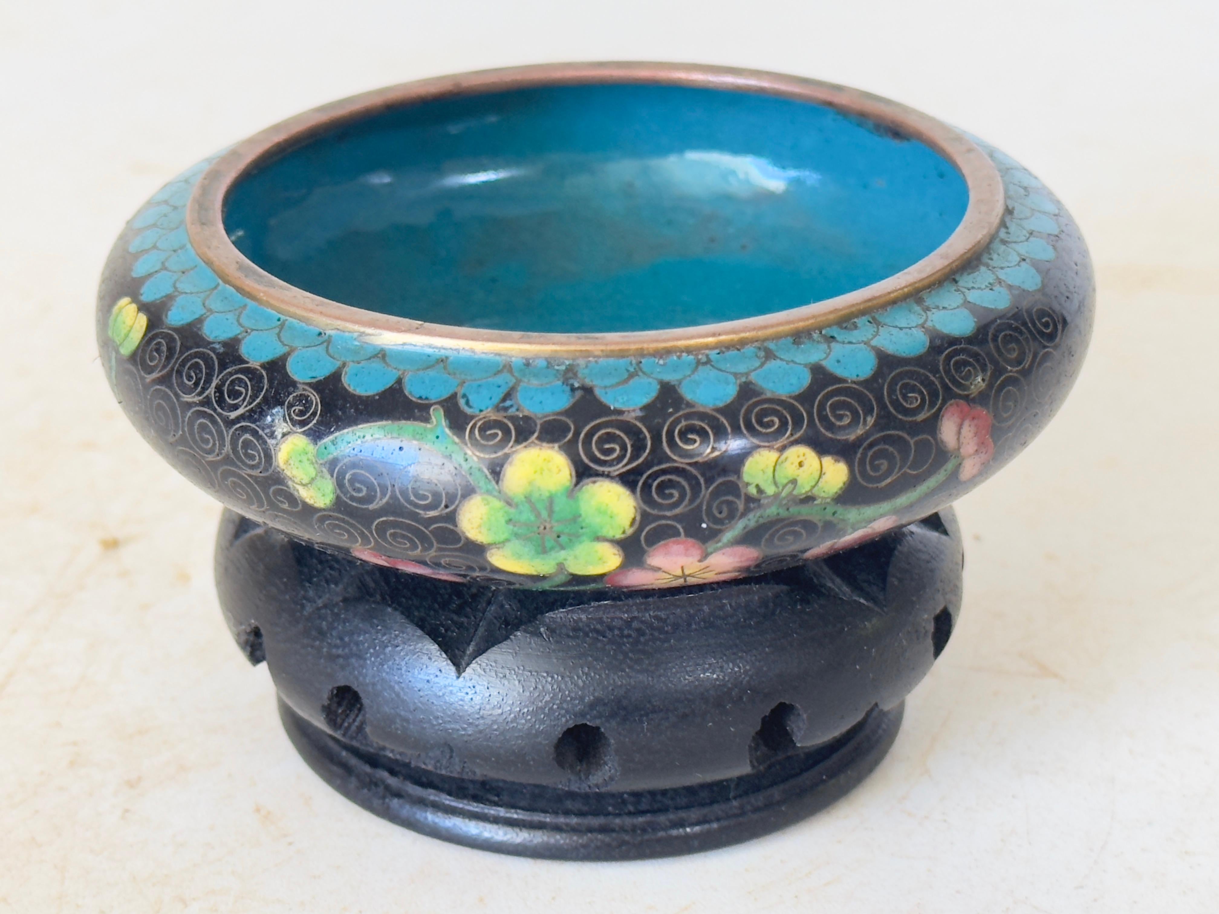 Cloissoné Chinese cloissoné Circular Cup or Vide Poche  Hand-Painted, circa 1910  For Sale