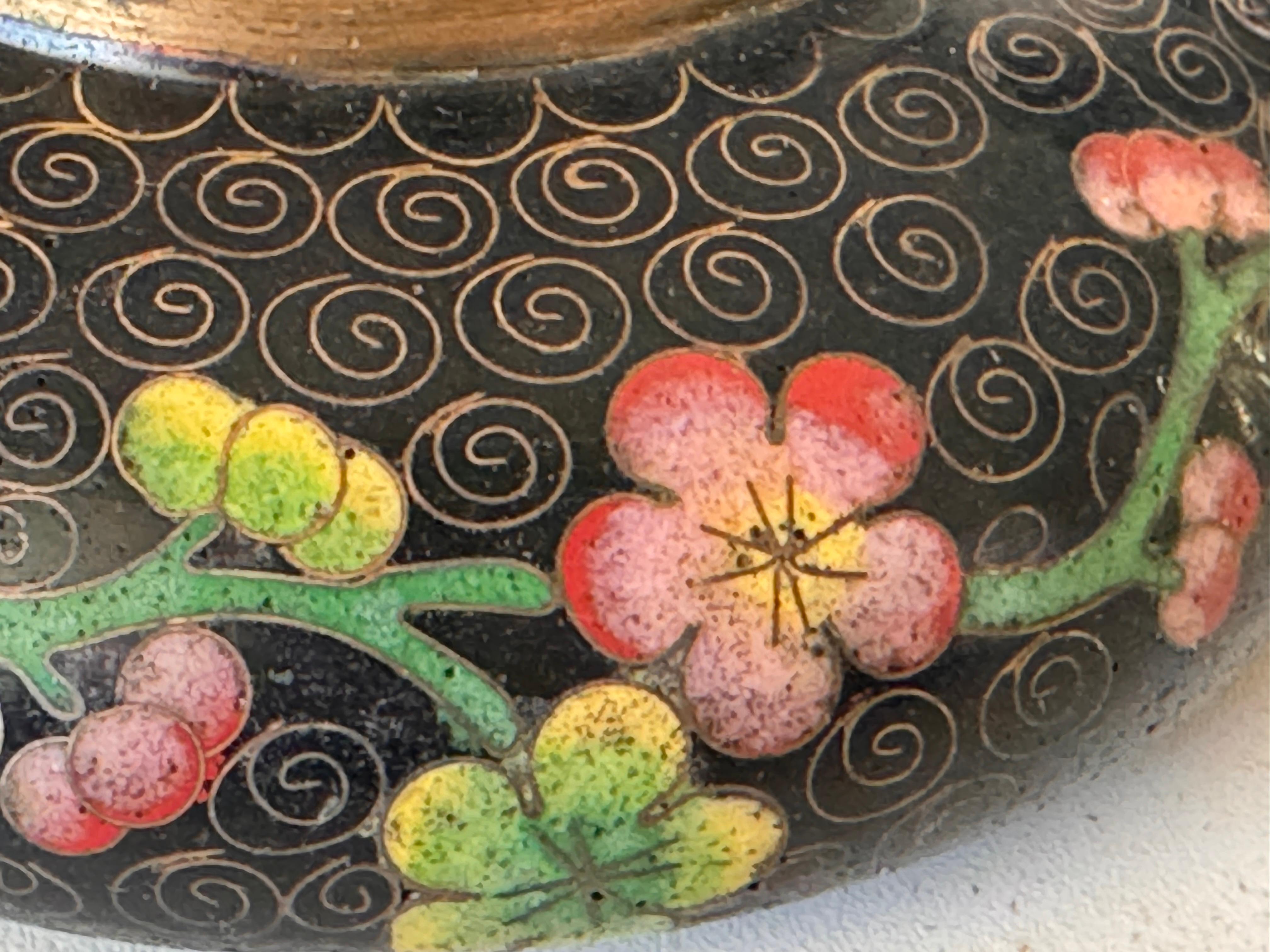 Chinese cloissoné Circular Cup or Vide Poche  Hand-Painted, circa 1910  For Sale 2