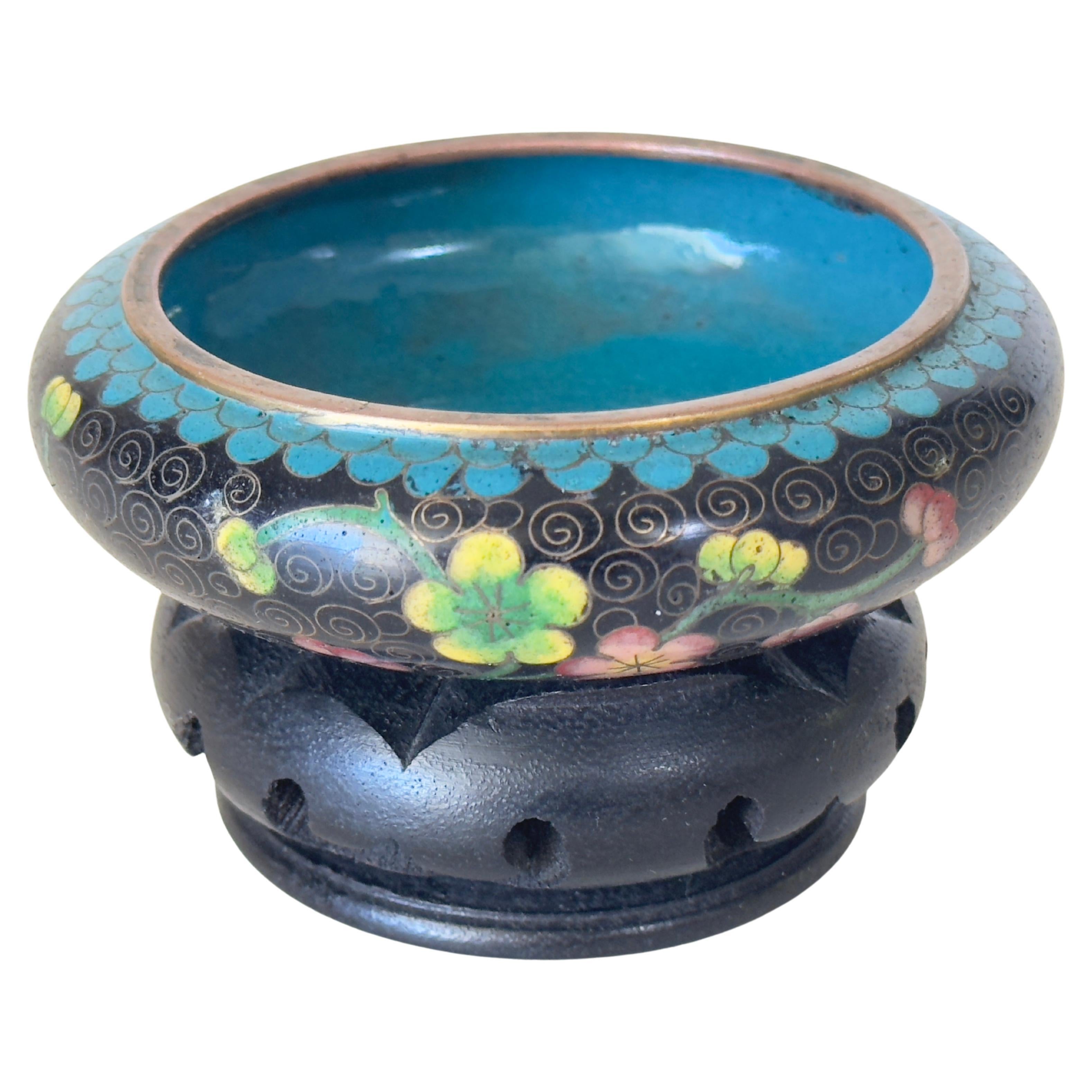 Chinese cloissoné Circular Cup or Vide Poche  Hand-Painted, circa 1910  For Sale