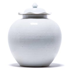 Chinese Cloud Onion Jar with Lotus Lid