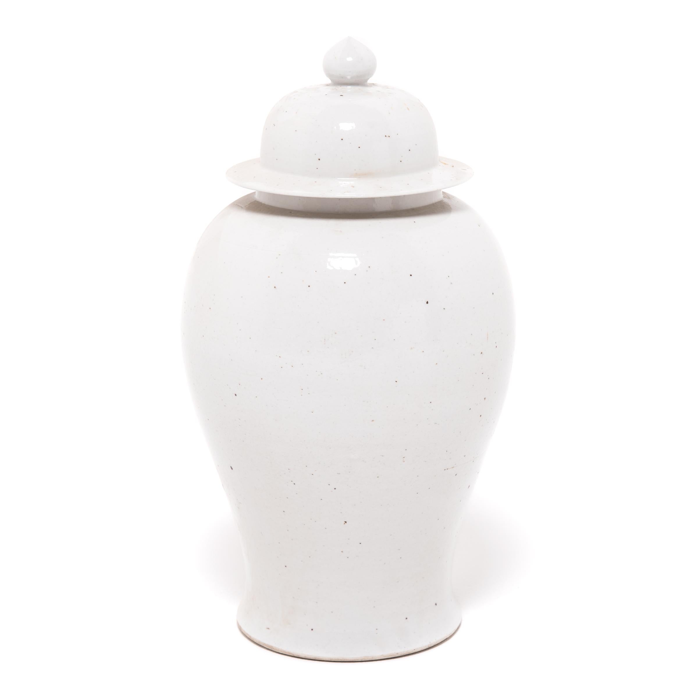 White Glazed Chinese Baluster Jar In Good Condition For Sale In Chicago, IL