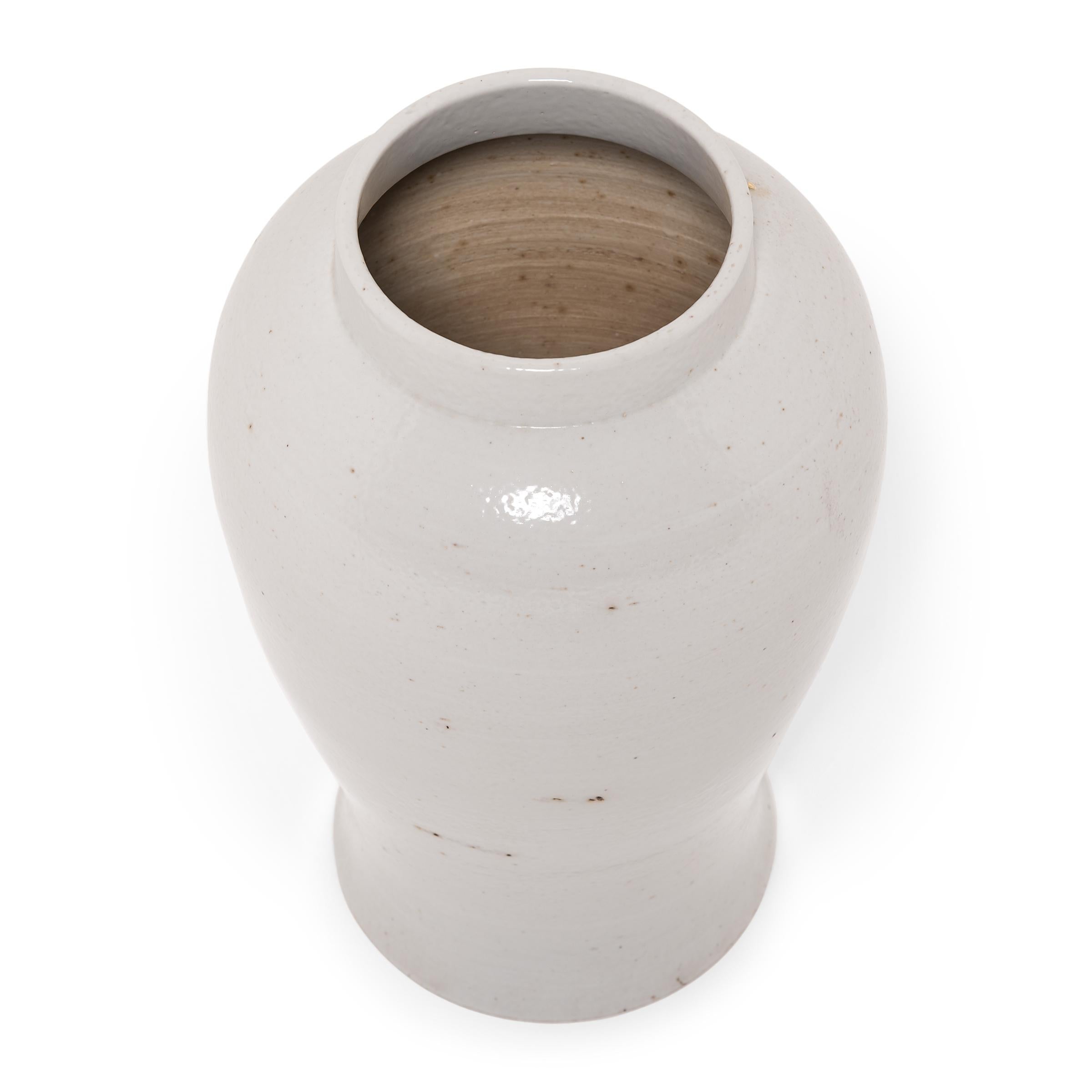 Minimalist Chinese Cloud White Baluster Vase