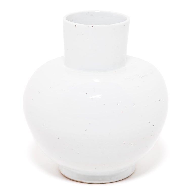 Glazed Chinese Cloud White Bottleneck Vase For Sale