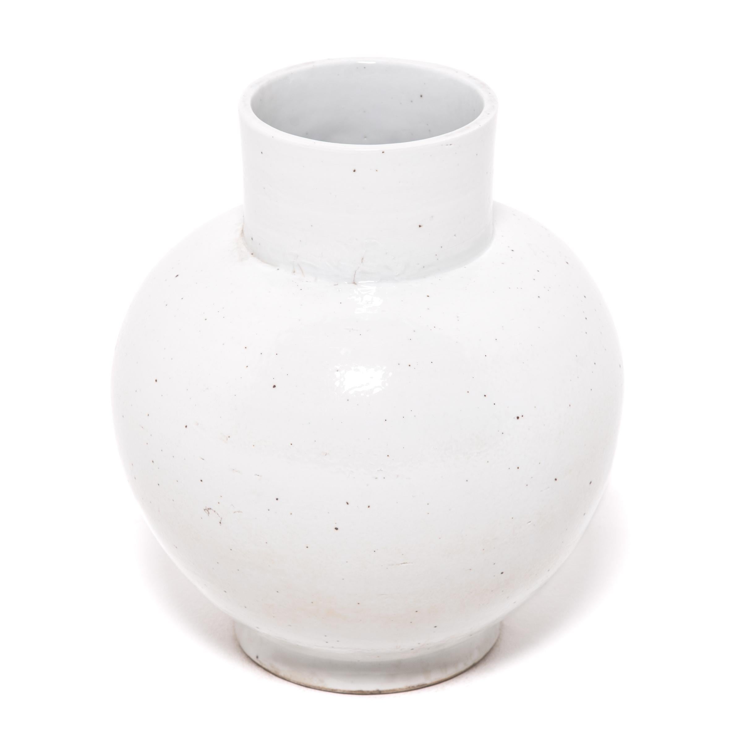Weiß glasierte Ball-Vase (Chinesisch) im Angebot