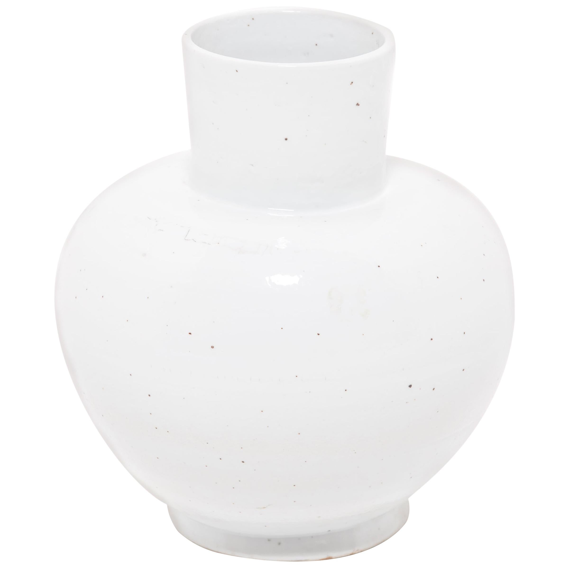 Chinese Cloud White Bottleneck Vase