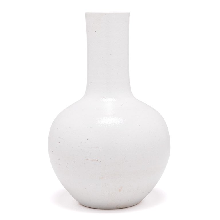 Minimalist Chinese Cloud White Gooseneck Vase For Sale