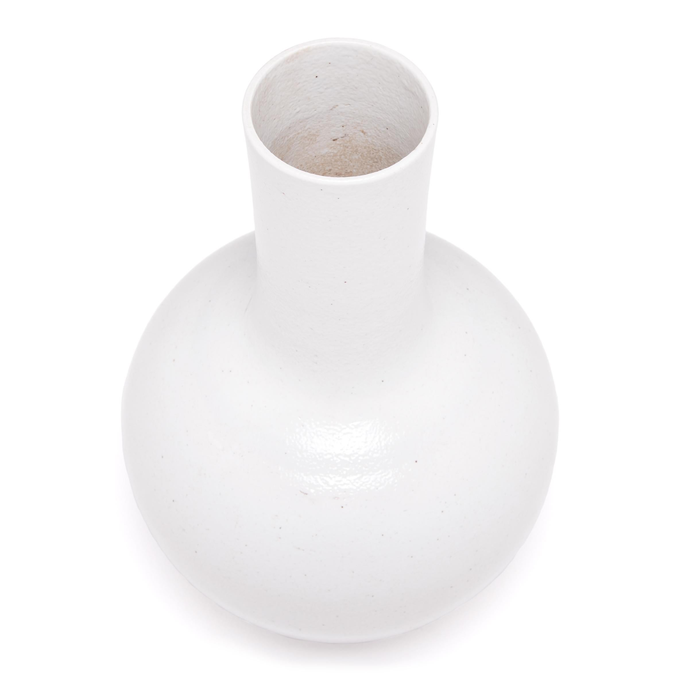 White Glazed Bottleneck Vase In Good Condition In Chicago, IL