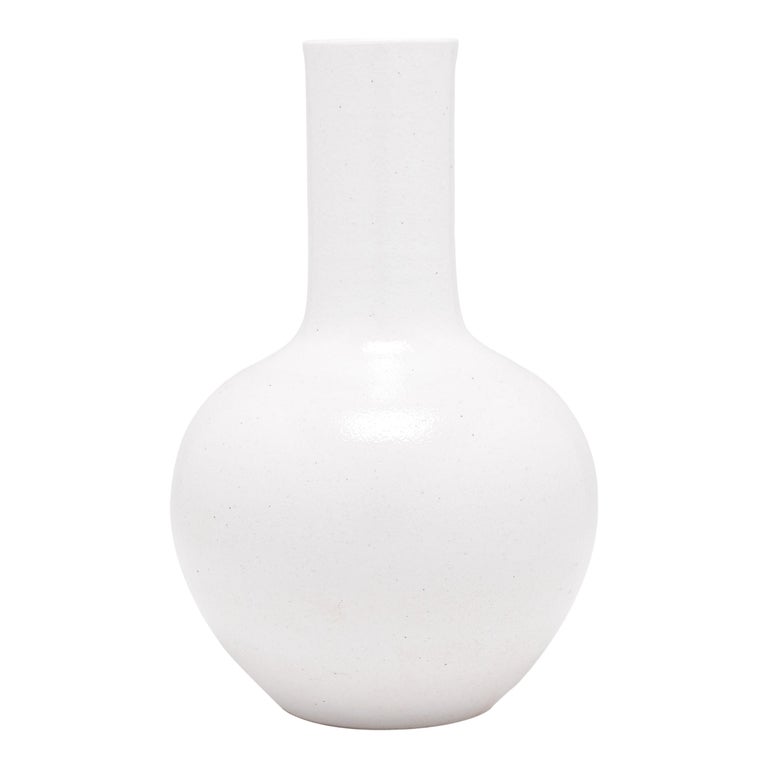 Chinese Cloud White Gooseneck Vase For Sale