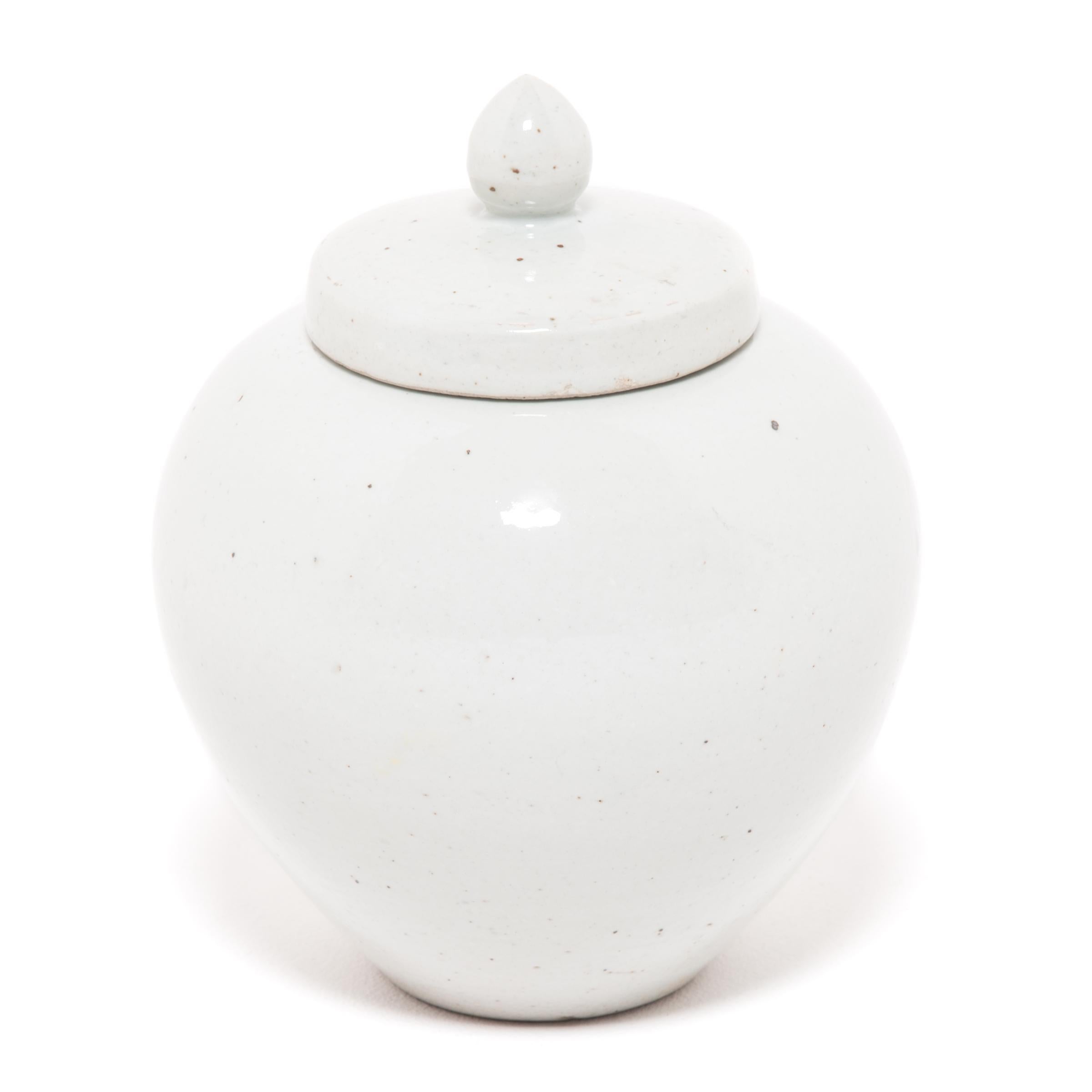 Minimalist Chinese Cloud White Onion Jar For Sale