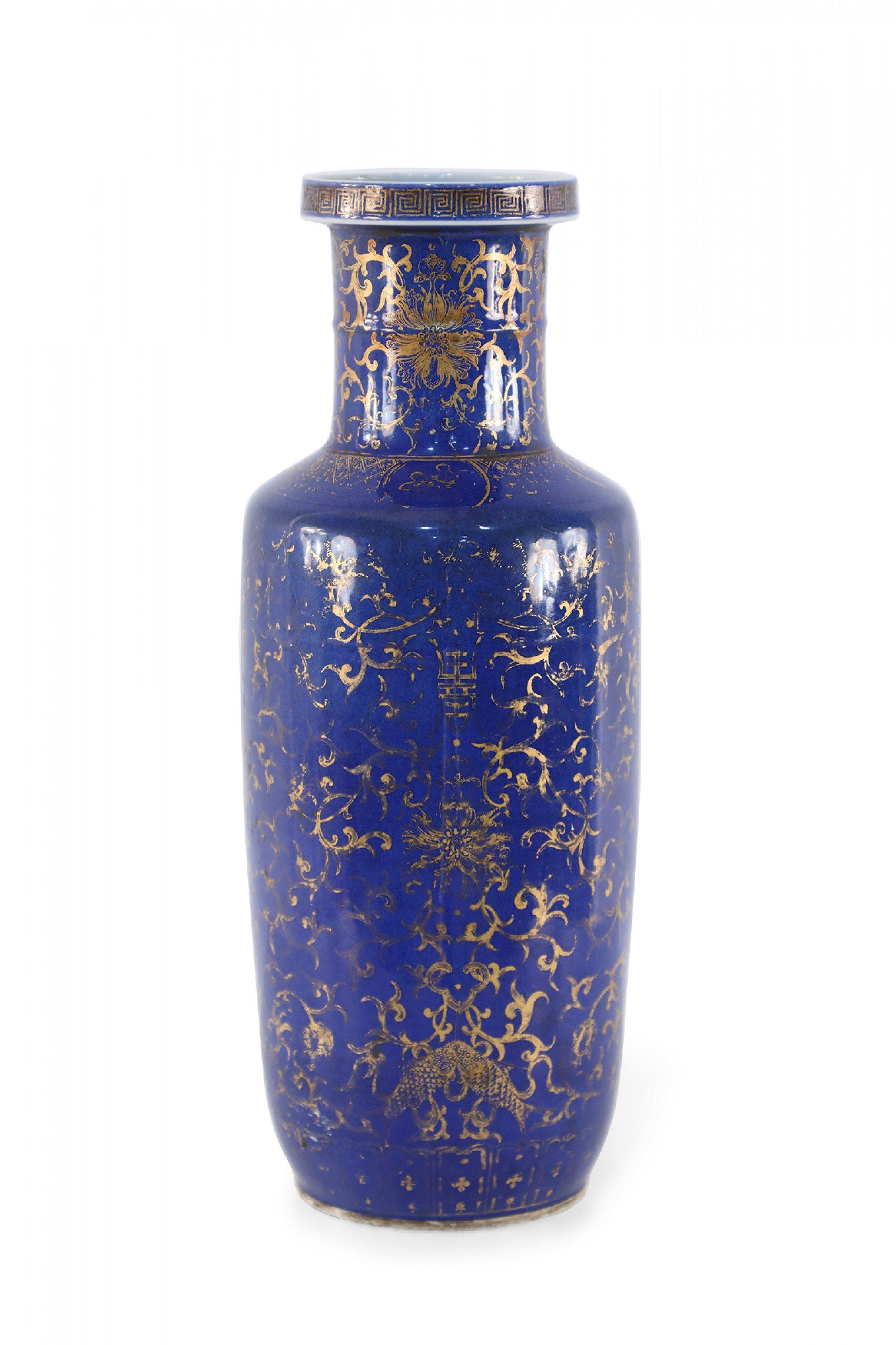 20ième siècle Vase chinois en porcelaine bleu cobalt et or en vente