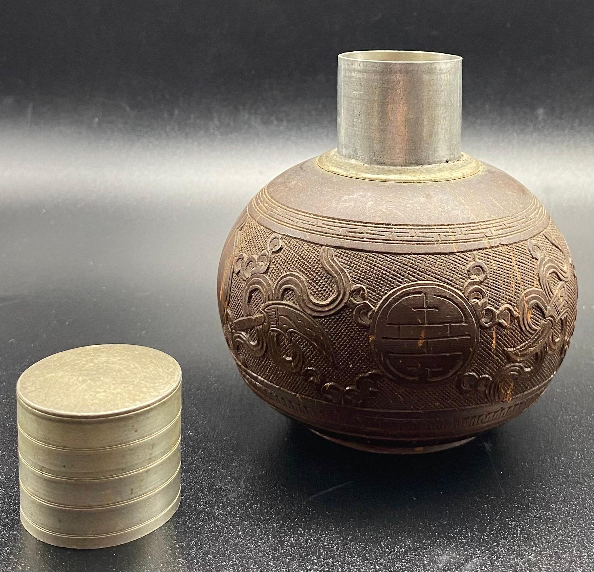 Chinesische Kokosnuss-Teekanne - China - Ende 18. / Anfang 19. - Qing - Asiatische Kunst (Handgeschnitzt) im Angebot