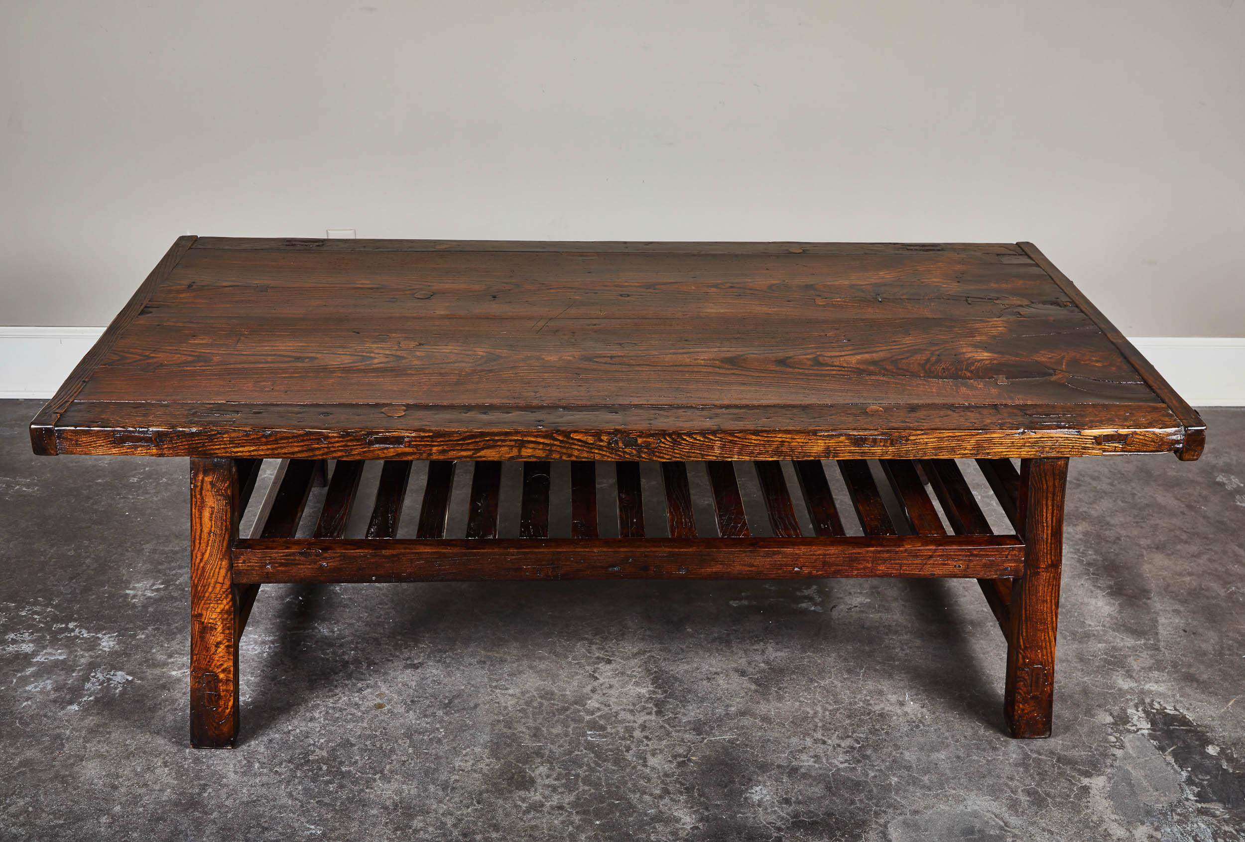 Chinese Coffee Table with Slatted Shelf In Good Condition For Sale In Pasadena, CA