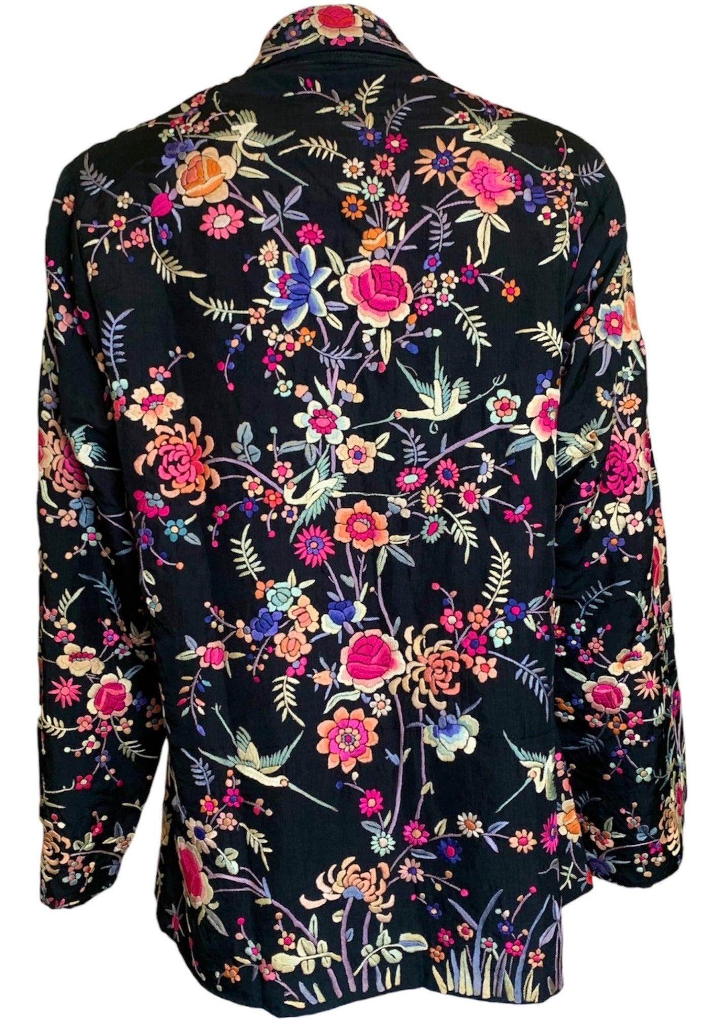 Chinesische handgestickte Jacke aus schwarzer Seide mit bunten Blumen, 1930er Jahre (Schwarz) im Angebot