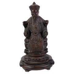 Sculpture composite chinoise d'un empereur assis 