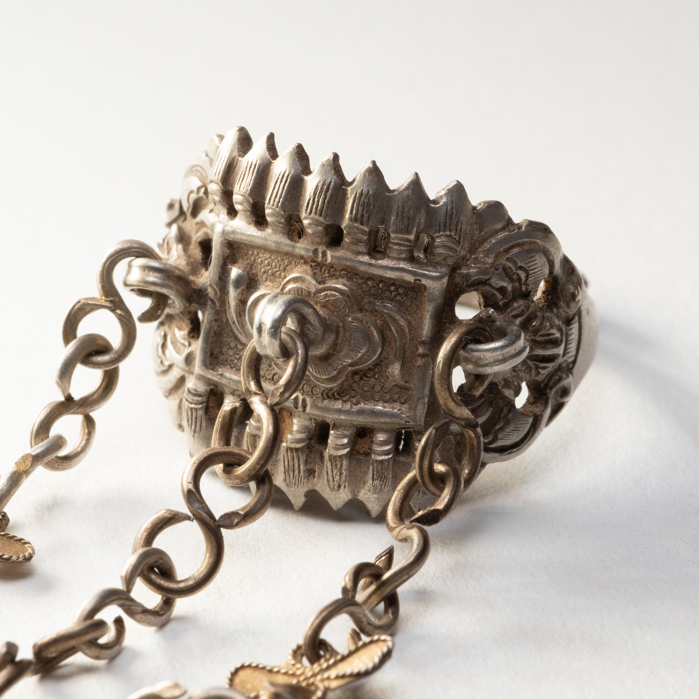 Chinese Conch Shell Charm Ring, c. 1900 For Sale at 1stDibs