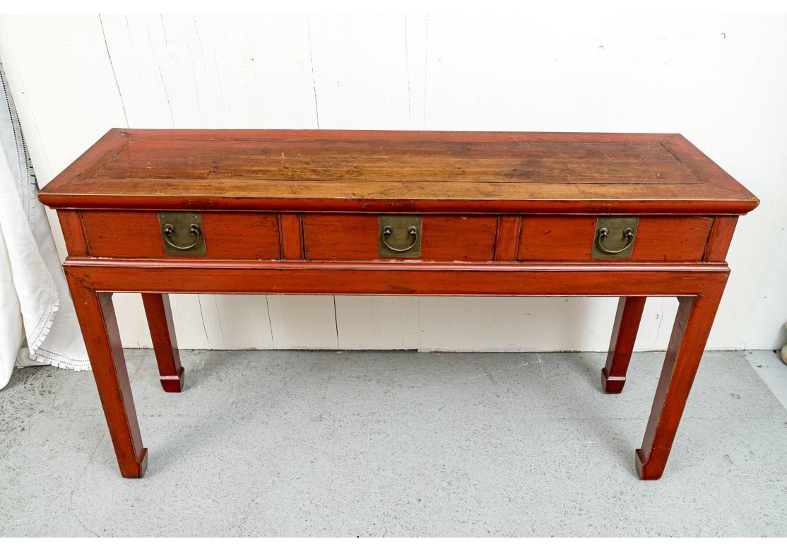 Consola china lacada en cinabrio Ming