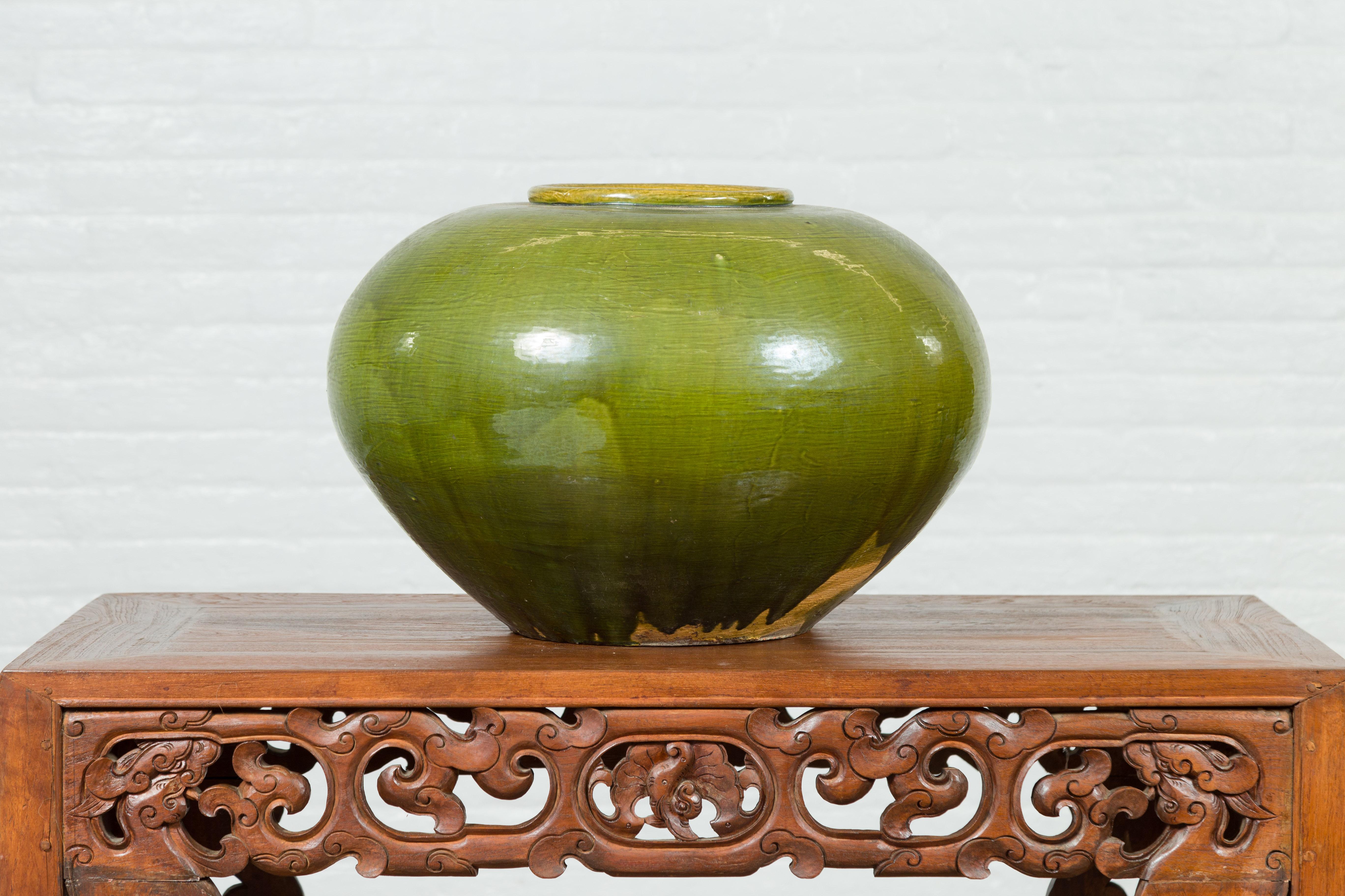 Chinese Contemporary Olive Green Circular Urn with Porcelain Glaze In Good Condition For Sale In Yonkers, NY
